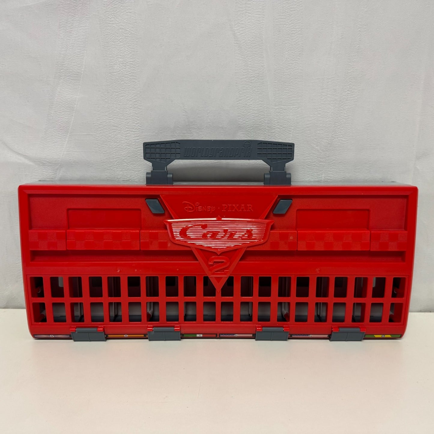 Disney Pixar Cars - WORLD GRAND PRIX RACE LAUNCHER CARRY CASE CARS 2- 1:55 Scale