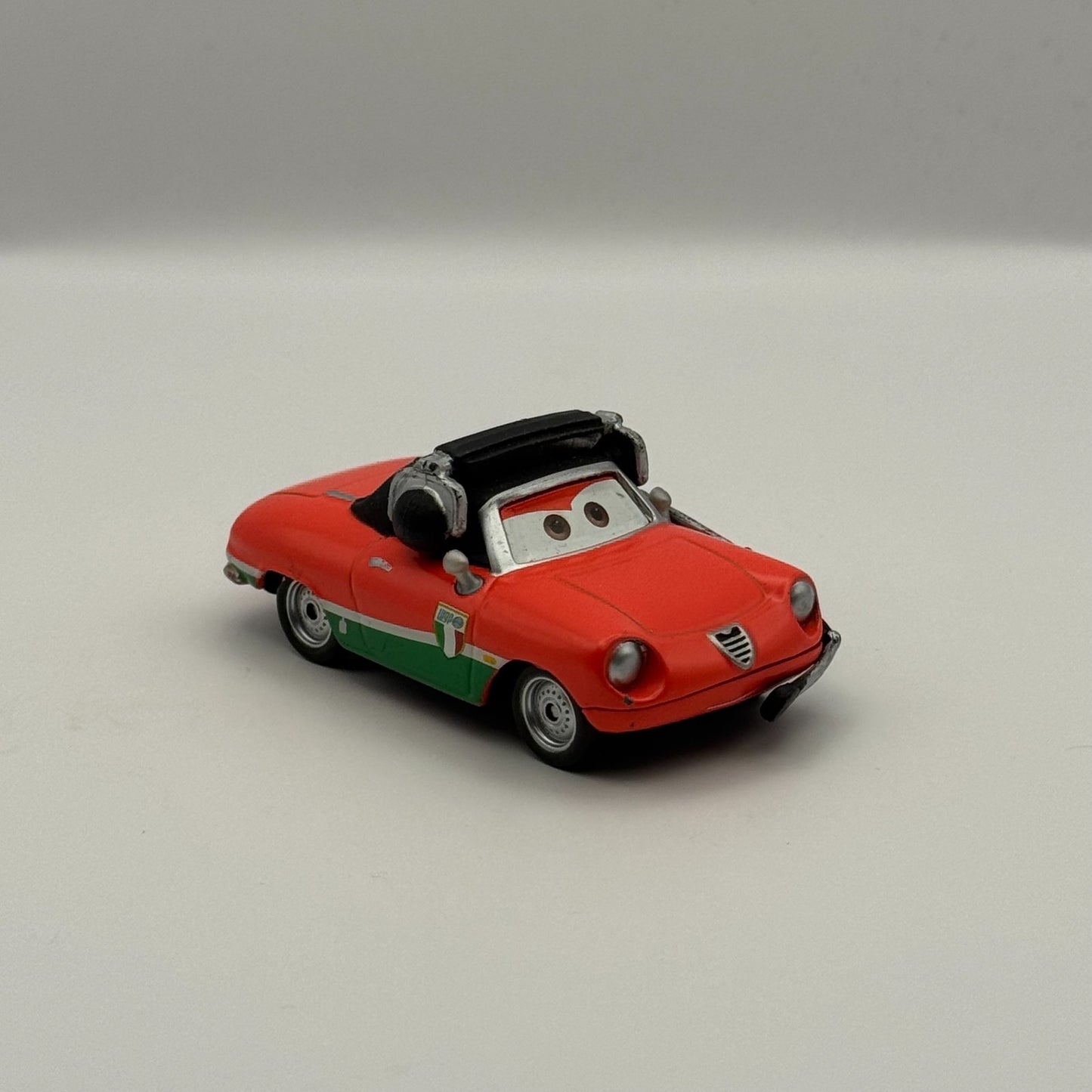 Disney Pixar Cars - GIUSEPPE MOTOROSI FRANCESCO CREW CHIEF - 1:55 Diecast