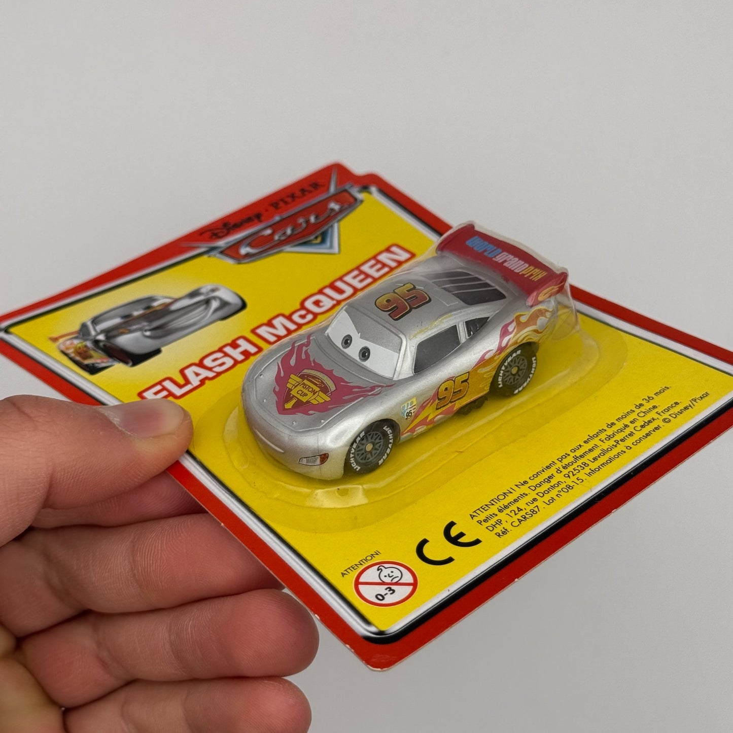 Disney Pixar Cars - SILVER LIGHTNING MCQUEEN EUROPEAN MAGAZINE - 1:64 Scale