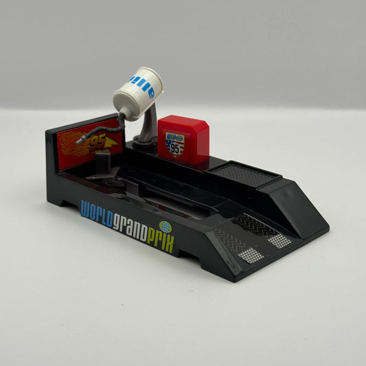 Disney Pixar Cars - CARS 2 MCQUEEN PIT STOP LAUNCHER WGP - 1:55 Diecast