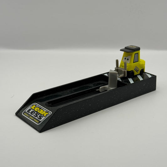 Disney Pixar Cars - PIT CREW LAUNCHERS LEAK LESS STACY PITTY 2014 - 1:55 Diecast