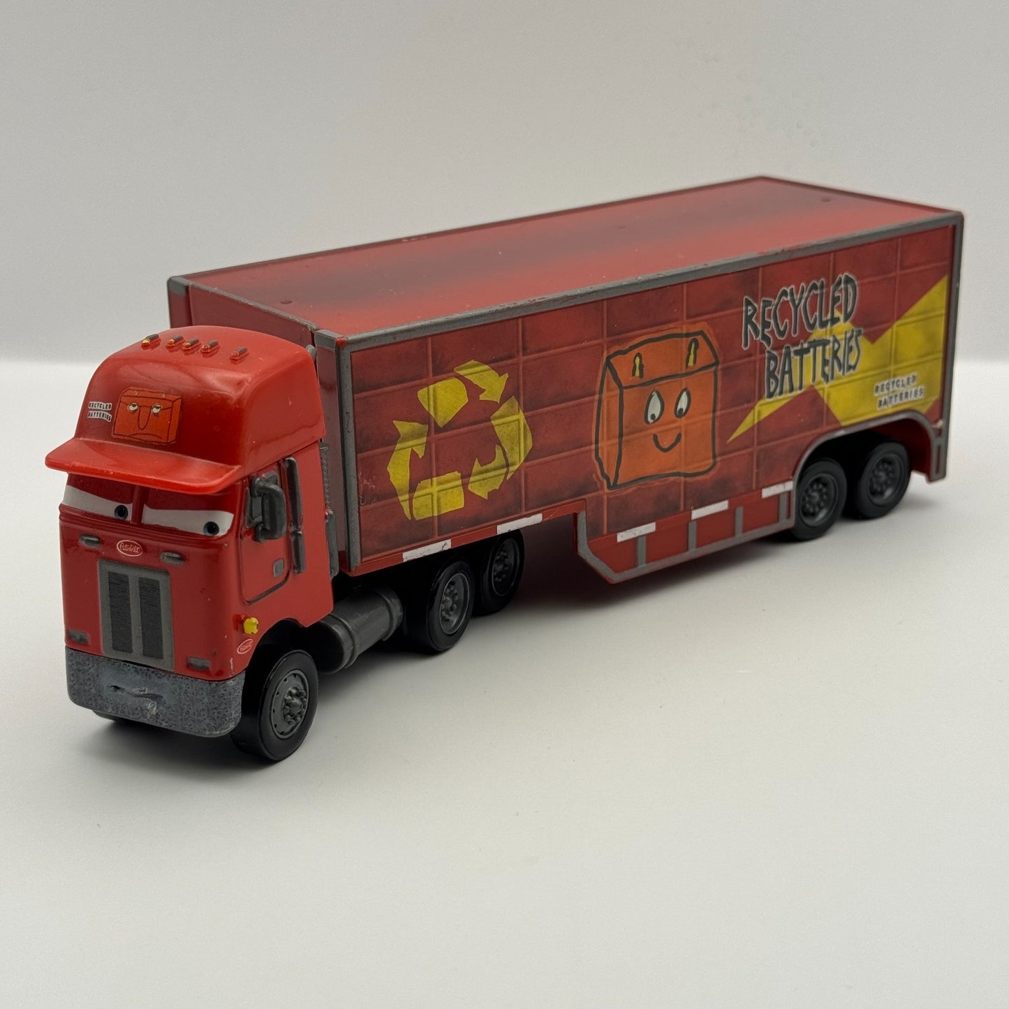 Disney Pixar Cars - JERRY RECYCLED BATTERIES HAULER 2009 - 1:55 Diecast