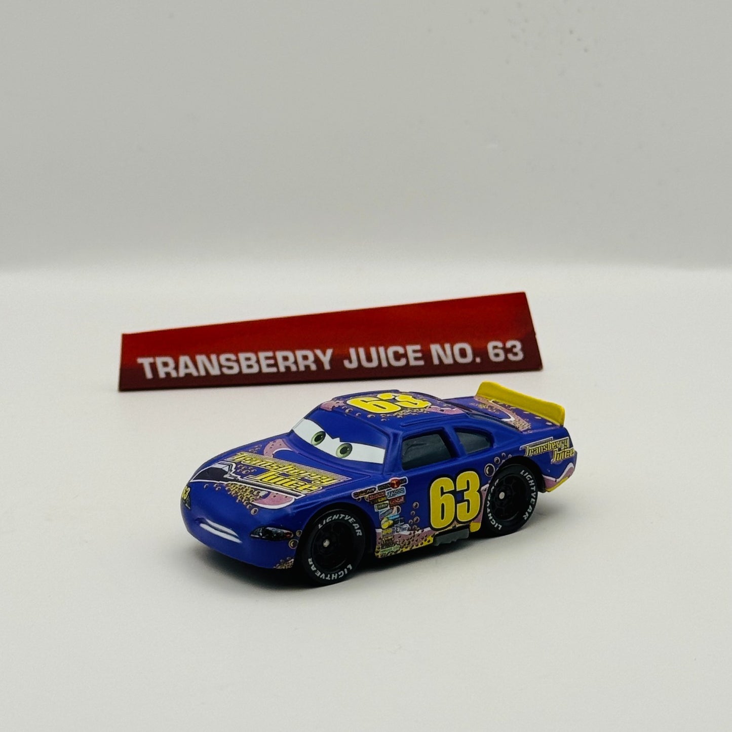 Disney Pixar Cars - TRANSBERRY JUICE LEE REVKINS Dinoco 2014 - 1:55 Diecast