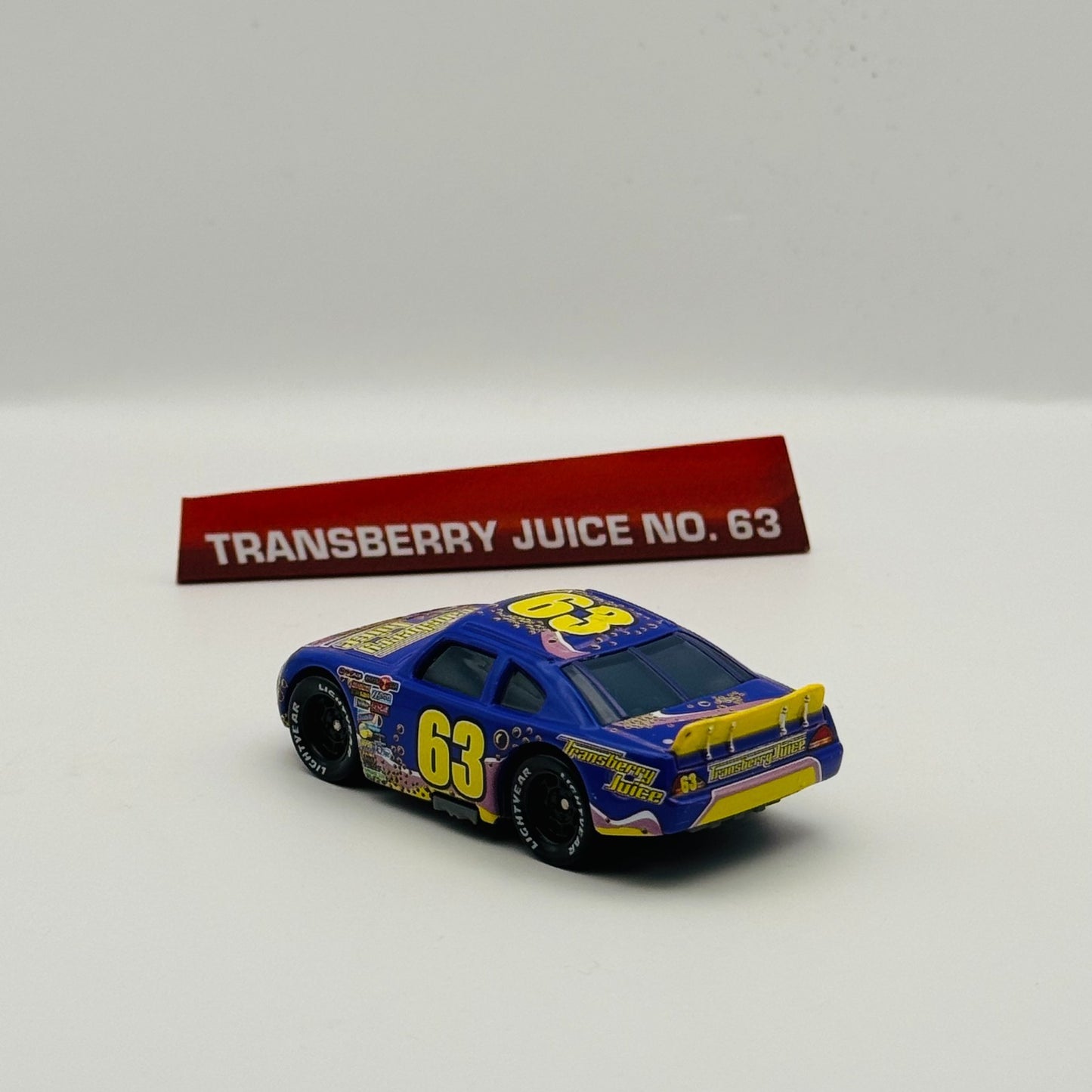 Disney Pixar Cars - TRANSBERRY JUICE LEE REVKINS Dinoco 2014 - 1:55 Diecast