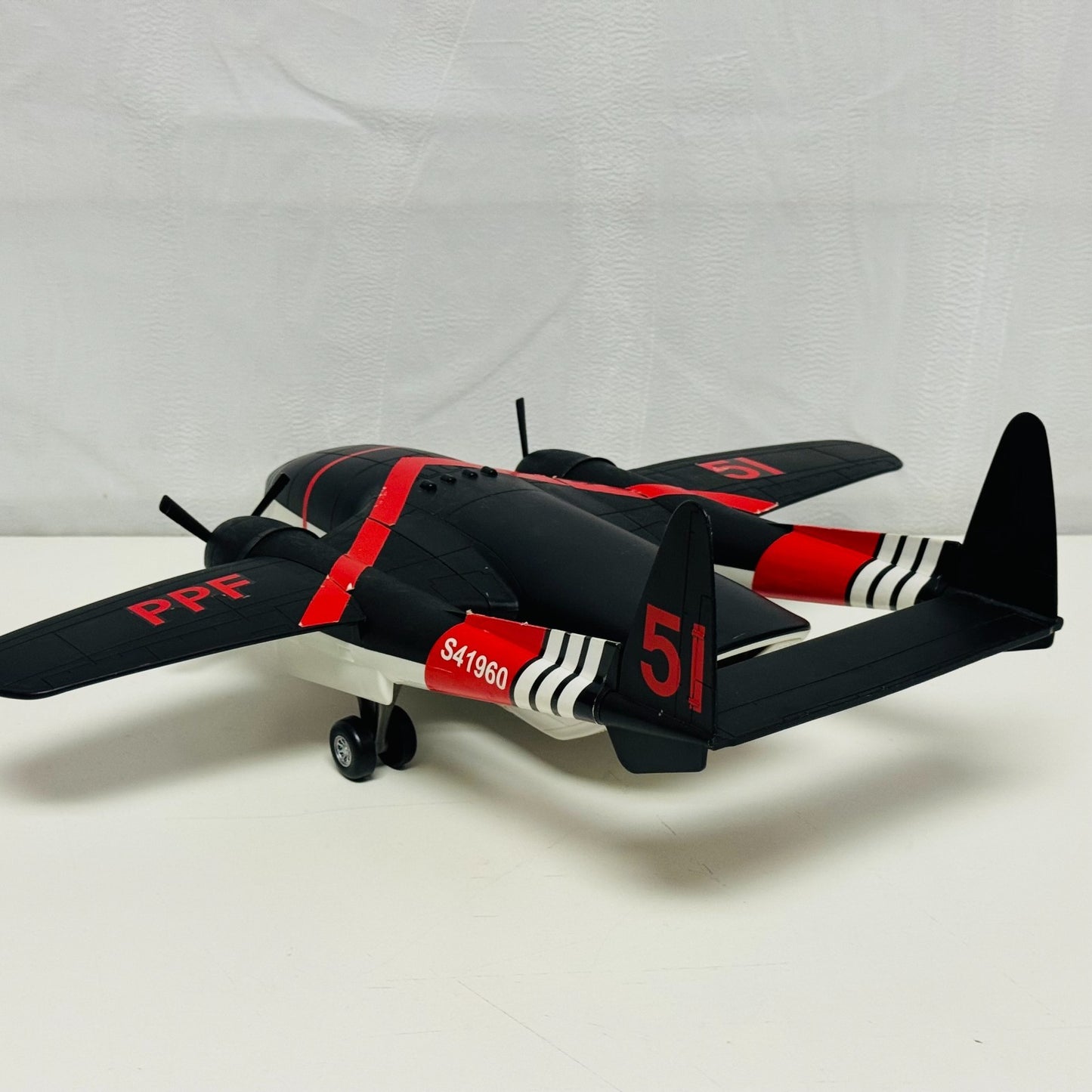 Disney Planes & Pixar Cars - CABBIE TRANSPORTER Fire & Rescue - 1:55 Scale