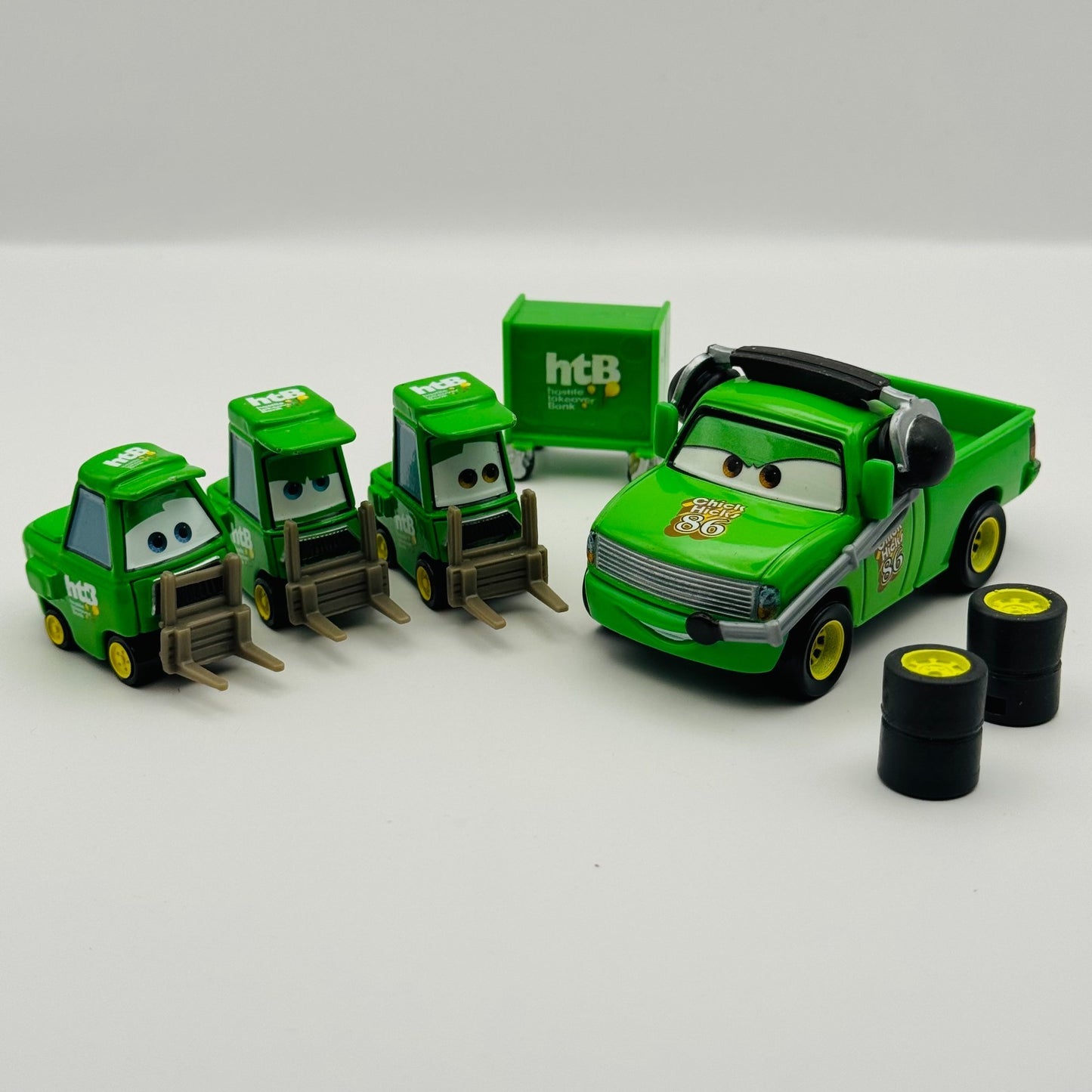 Disney Pixar Cars - CHICK HICKS TEAM HTB CREW CHIEF PITTYS BRUISER- 1:55 Diecast