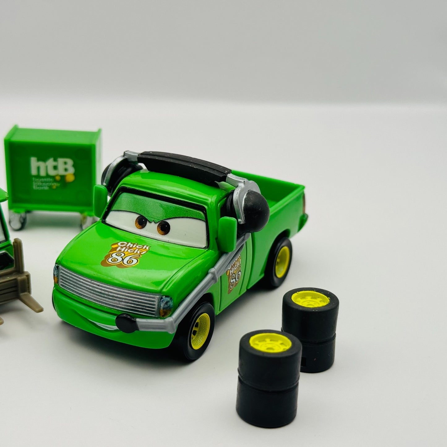 Disney Pixar Cars - CHICK HICKS TEAM HTB CREW CHIEF PITTYS BRUISER- 1:55 Diecast