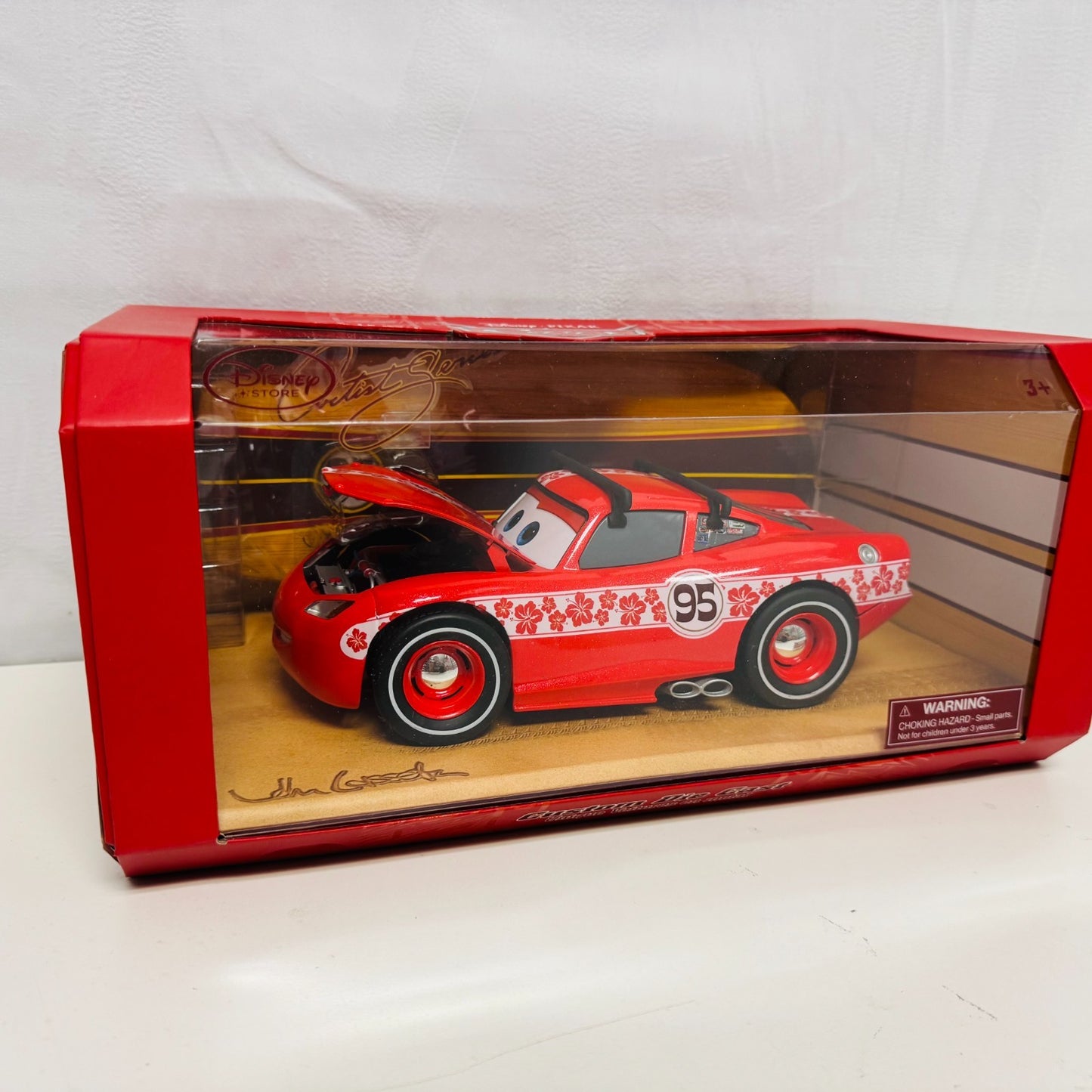 Disney Pixar Cars - ARTIST SERIES HAWAIIAN MCQUEEN JOHN LASSETER - 1:18 Diecast