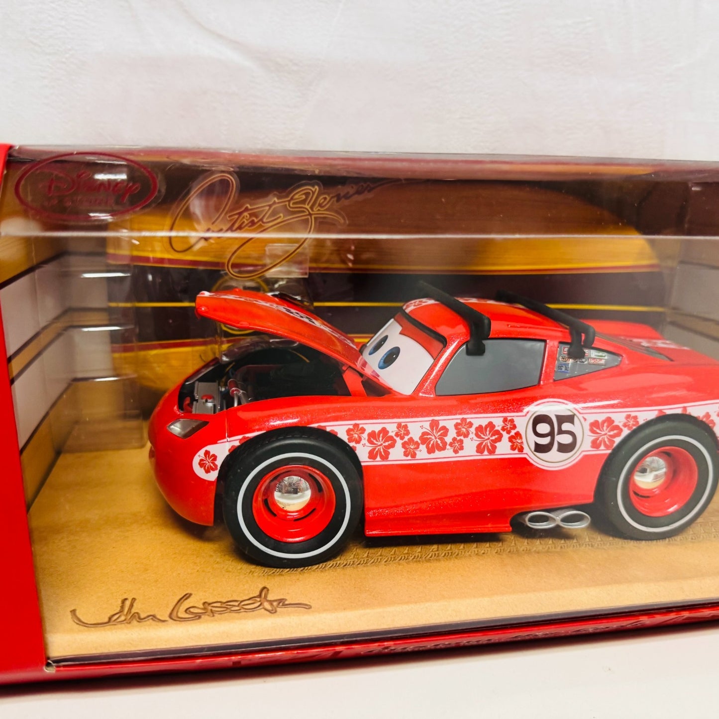 Disney Pixar Cars - ARTIST SERIES HAWAIIAN MCQUEEN JOHN LASSETER - 1:18 Diecast