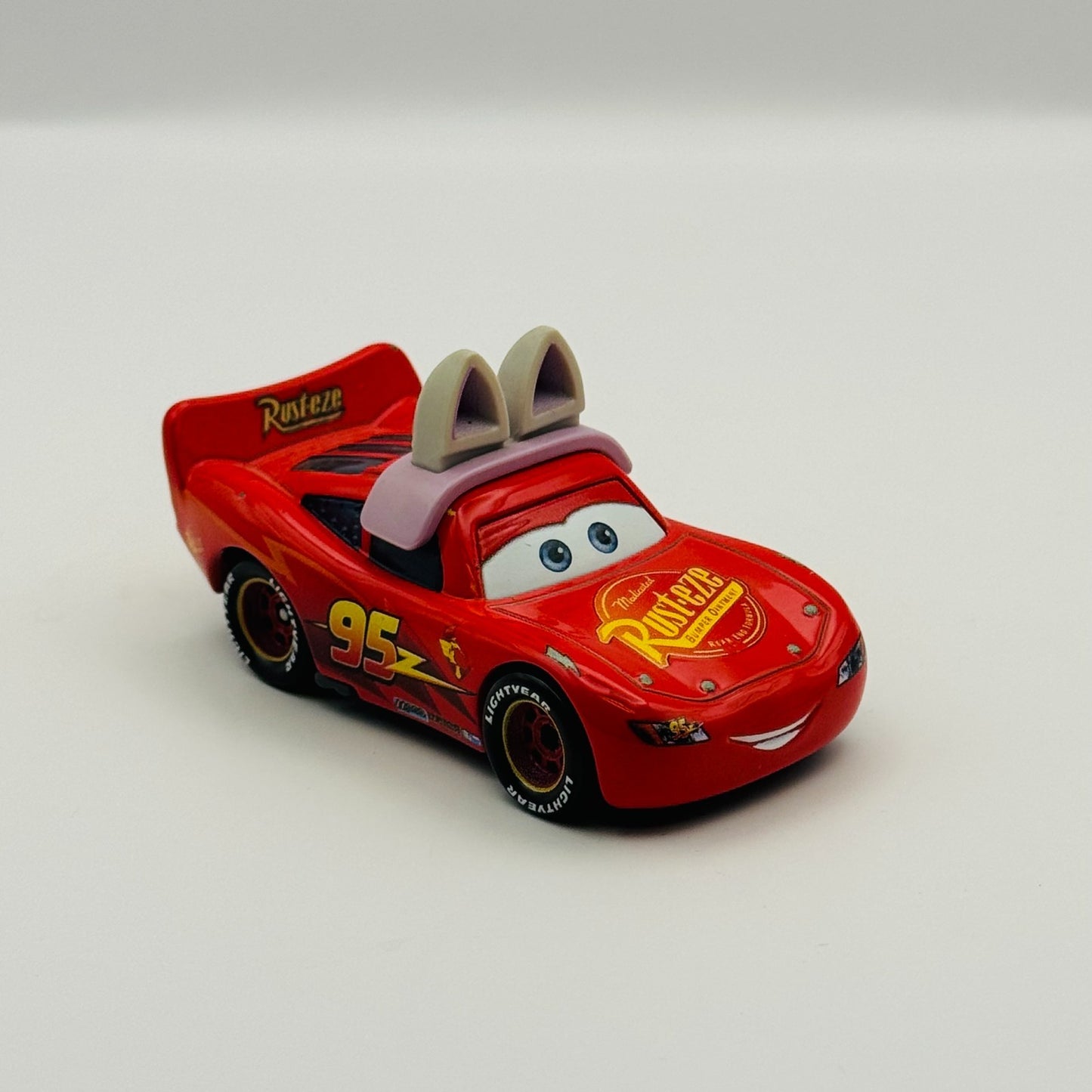 Disney Pixar Cars - LIGHTNING MCQUEEN AS EASTER BUGGY - 1:55 Diecast