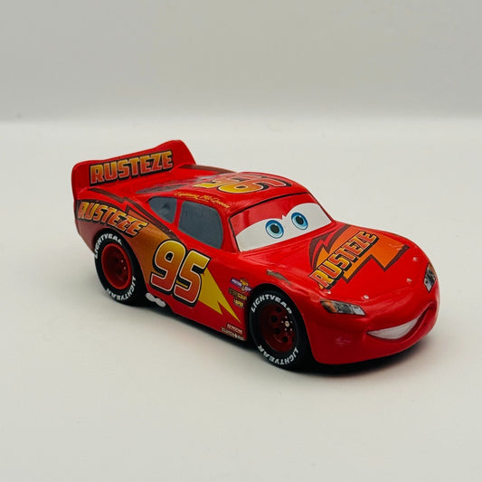 Disney Pixar Cars - CARS 3 RUST-EZE LIGHTNING MCQUEEN Disney Store- 1:43 Diecast