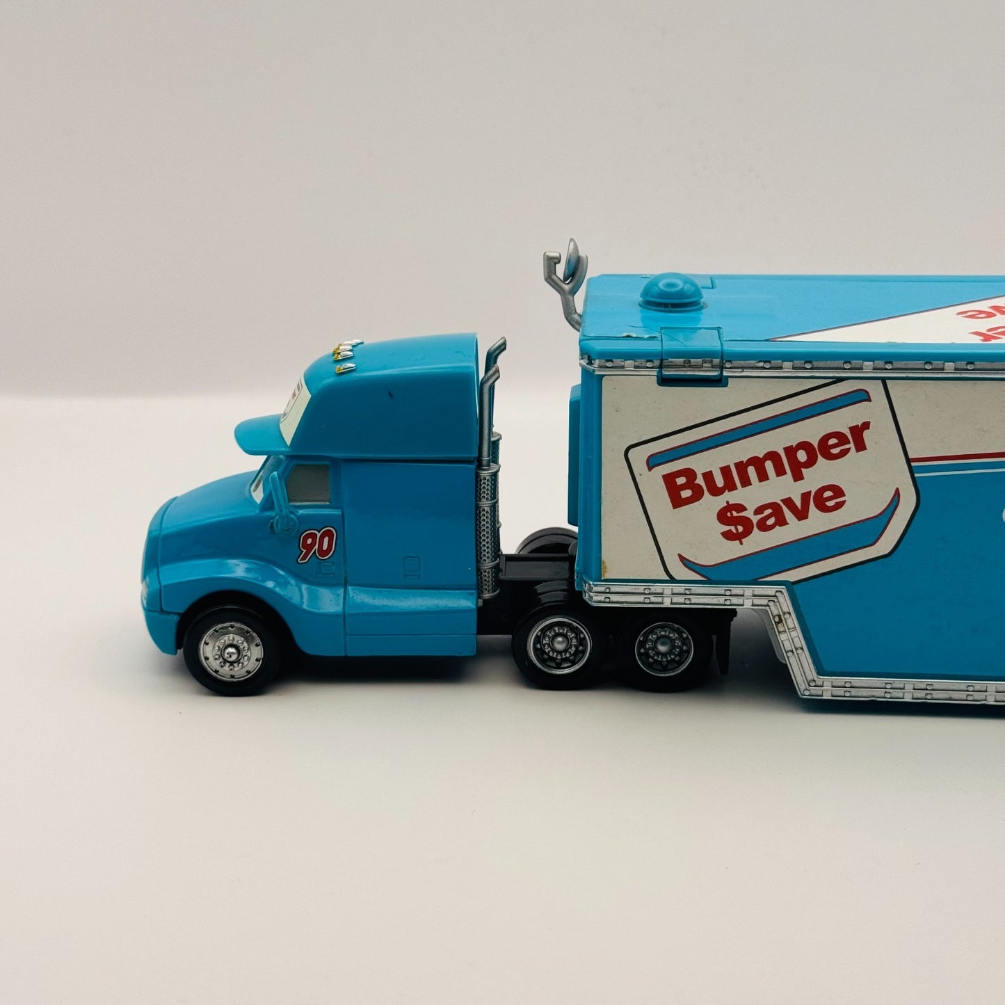 Disney Pixar Cars - CARS 1 BUMPER SAVE HAULER 2010 - 1:55 Diecast
