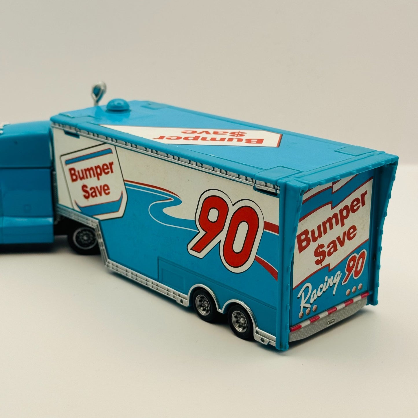 Disney Pixar Cars - CARS 1 BUMPER SAVE HAULER 2010 - 1:55 Diecast
