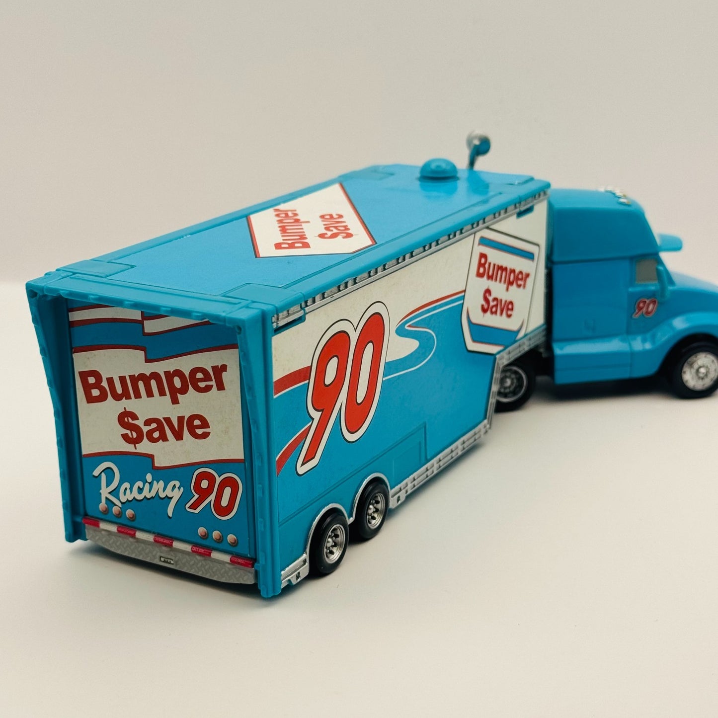 Disney Pixar Cars - CARS 1 BUMPER SAVE HAULER 2010 - 1:55 Diecast