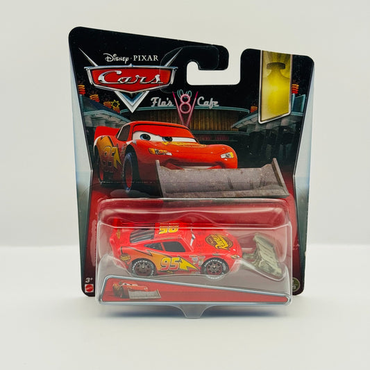 Disney Pixar Cars - MCQUEEN WITH SHOVEL Radiator Springs 2017 - 1:55 Diecast