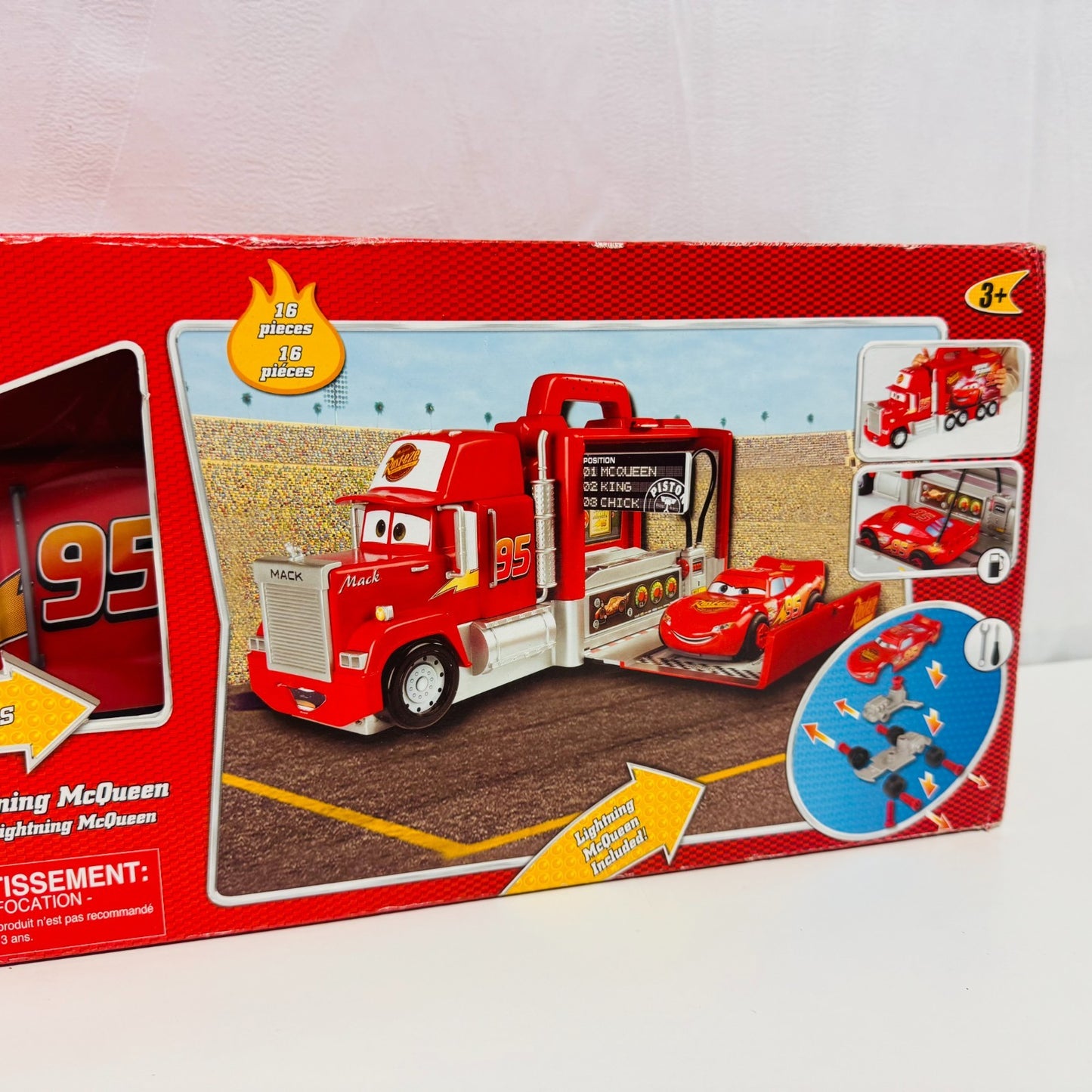 Disney Pixar Cars - PITSTOP LIGHTNING MCQUEEN & MACK PLAYSET Disney Store - 2010