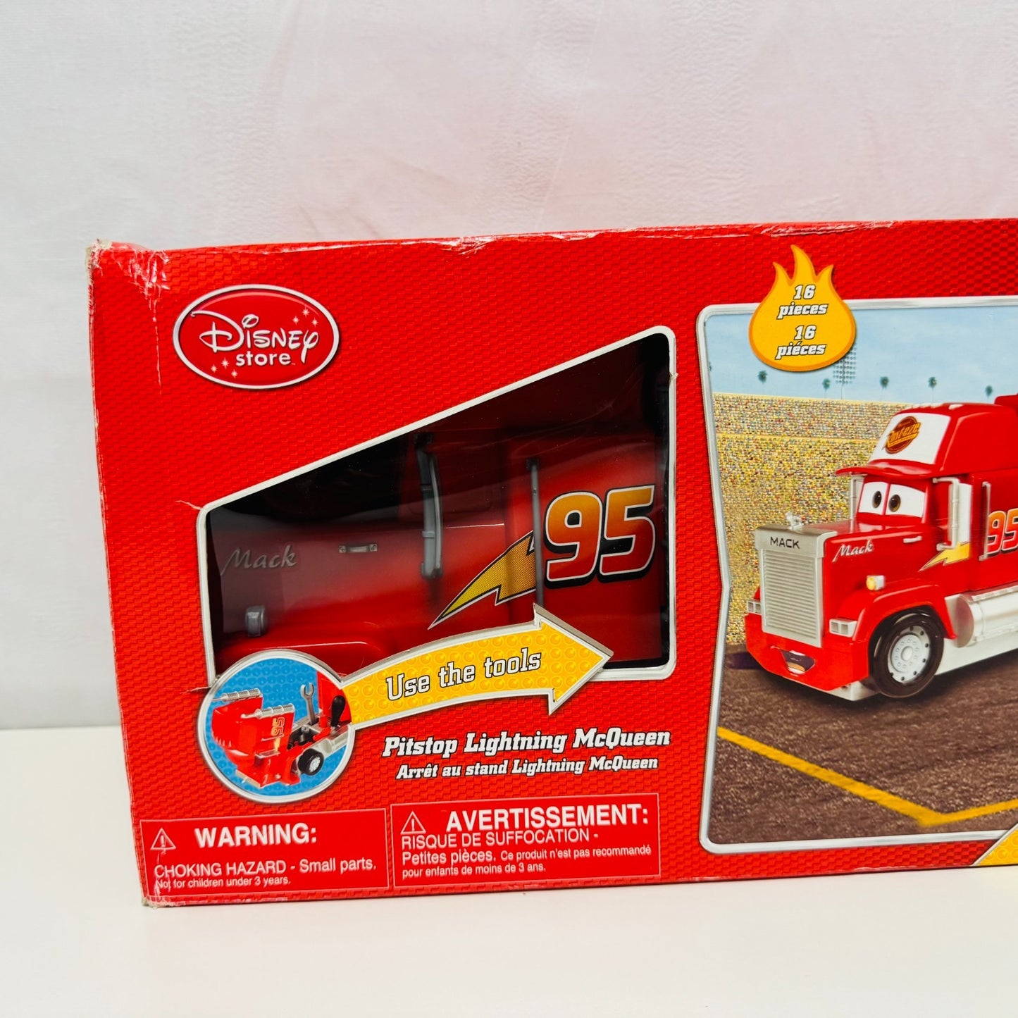 Disney Pixar Cars - PITSTOP LIGHTNING MCQUEEN & MACK PLAYSET Disney Store - 2010