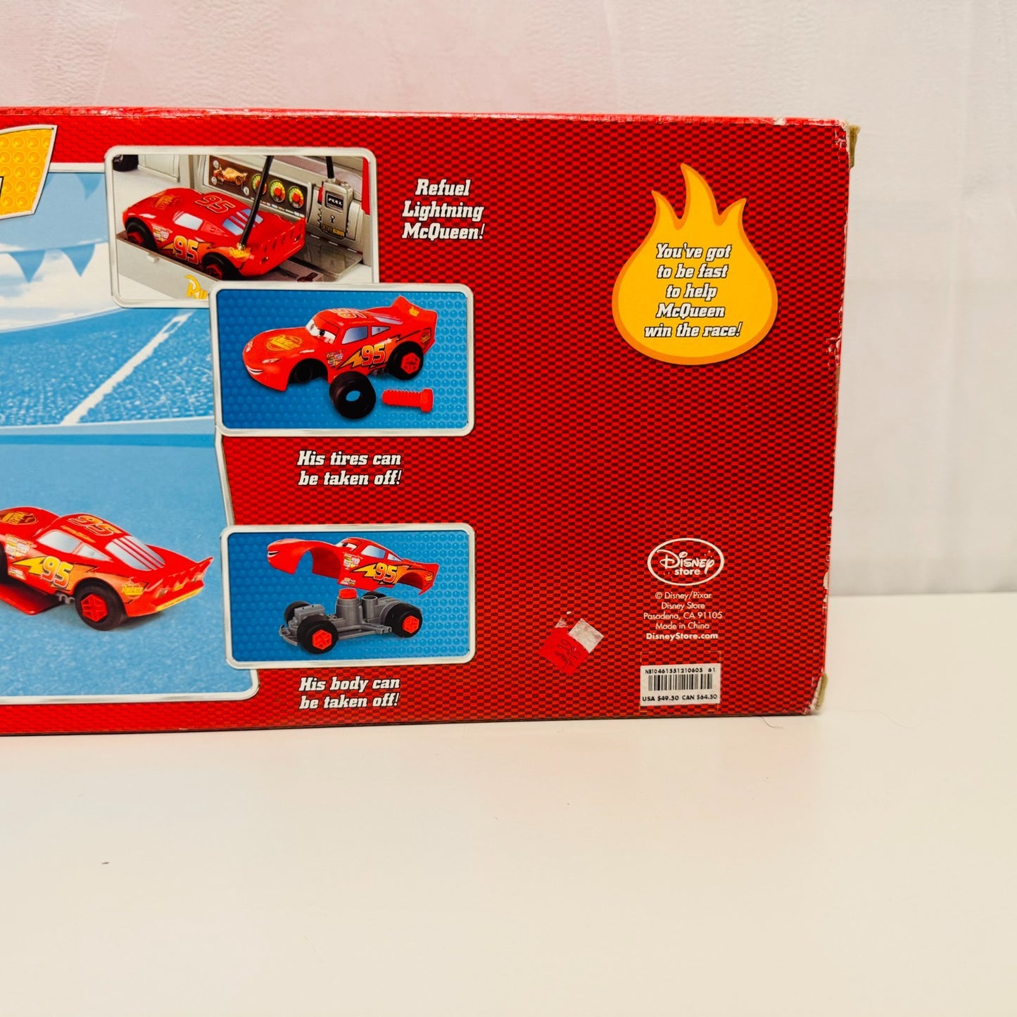 Disney Pixar Cars - PITSTOP LIGHTNING MCQUEEN & MACK PLAYSET Disney Store - 2010