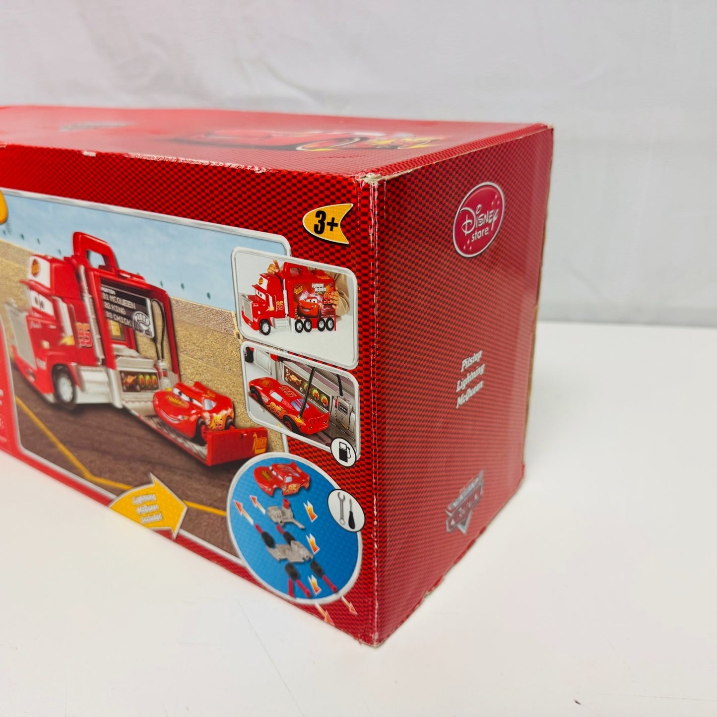 Disney Pixar Cars - PITSTOP LIGHTNING MCQUEEN & MACK PLAYSET Disney Store - 2010