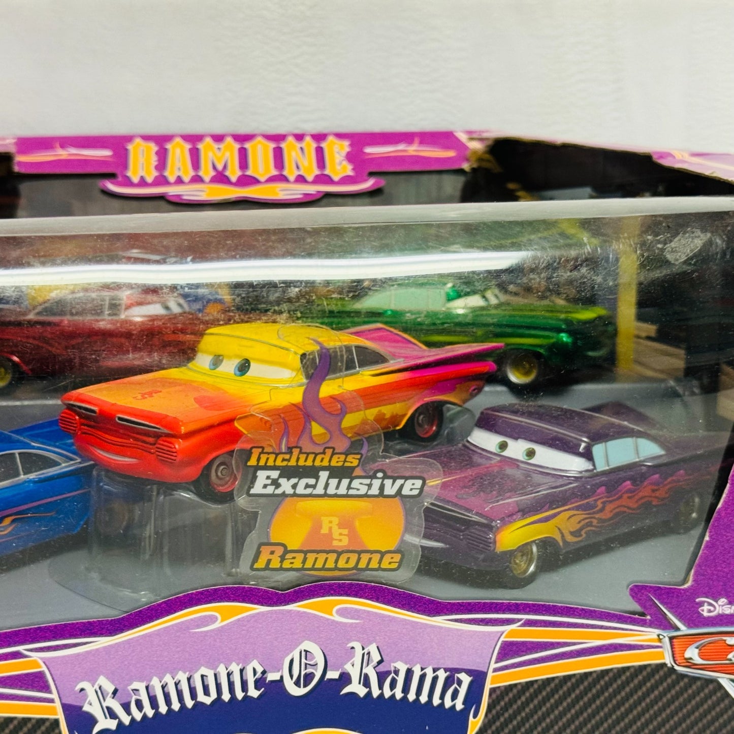 Disney Pixar Cars - RAMONE-O-RAMA EXCLUSIVE RAMONE Disney Store - 1:43 Diecast