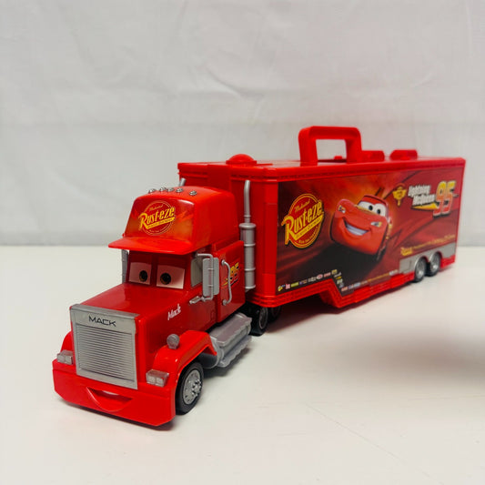 Disney Pixar Cars HHPC CARS 2 MACK CARRY CASE HUDSON HORNET PISTON - 1:55 Scale