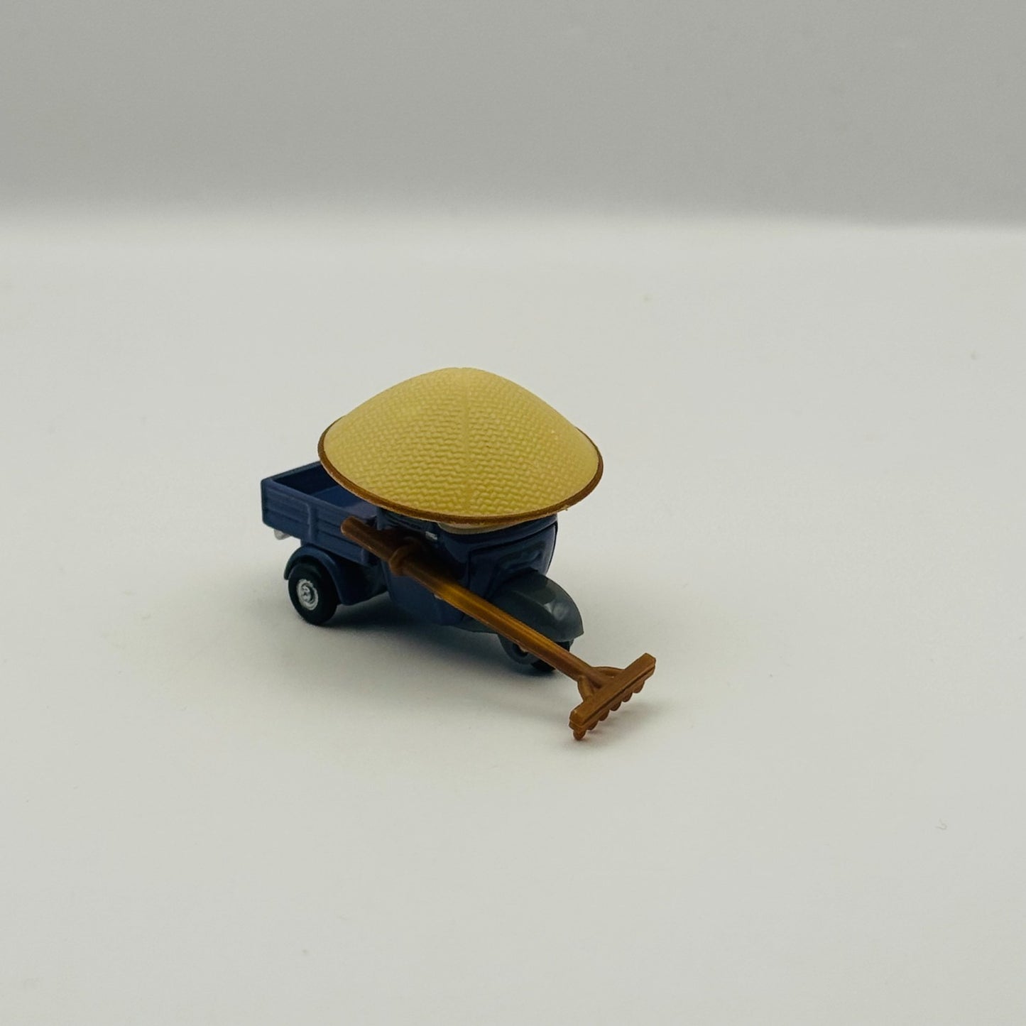 Disney Pixar Cars - ZEN MASTER PITTY WITH MUSTACHE Cars 2 2011 - 1:55 Diecast