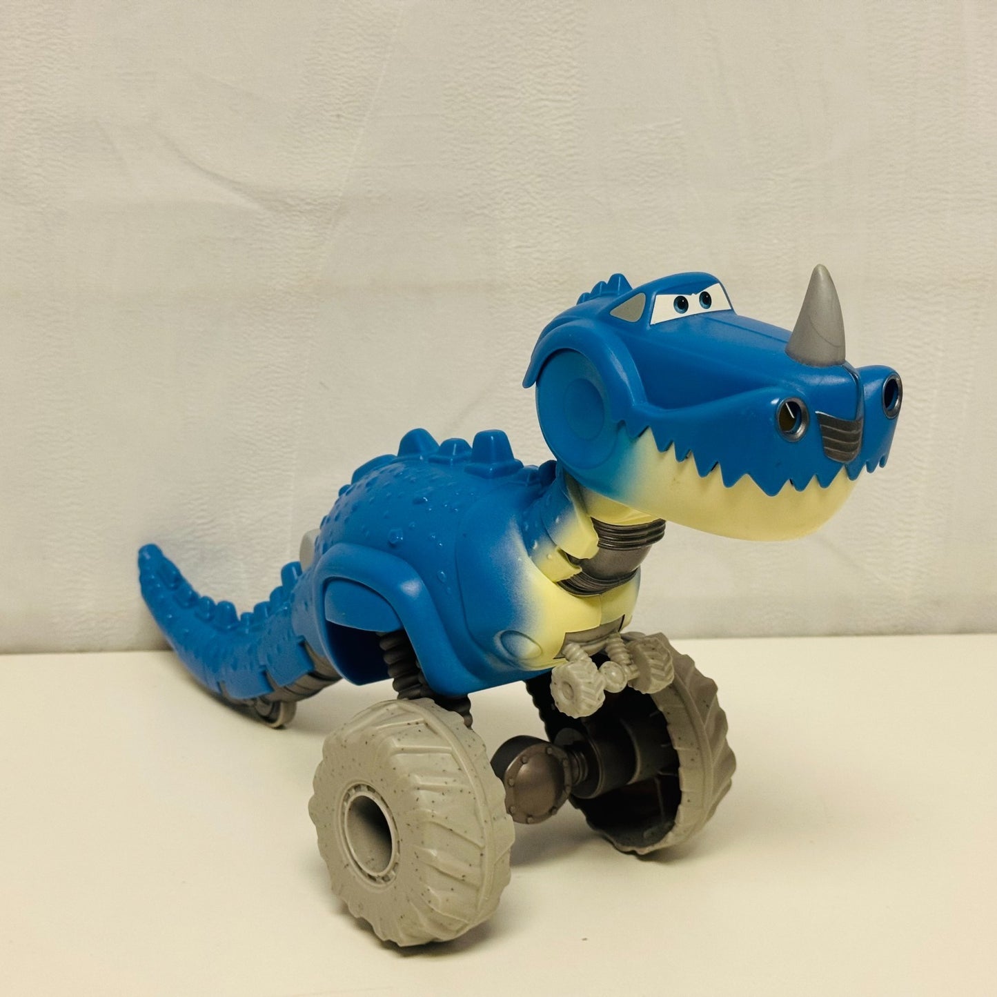 Disney Pixar Cars - ROLL-AND-CHOMP DINO T-REX On The Road  2022 - 1:55 Scale