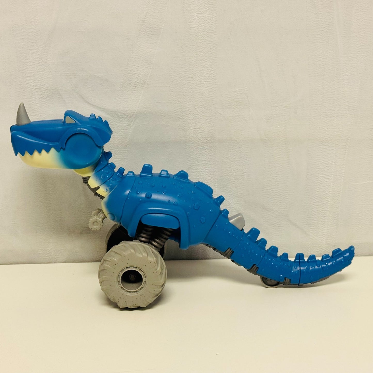 Disney Pixar Cars - ROLL-AND-CHOMP DINO T-REX On The Road  2022 - 1:55 Scale