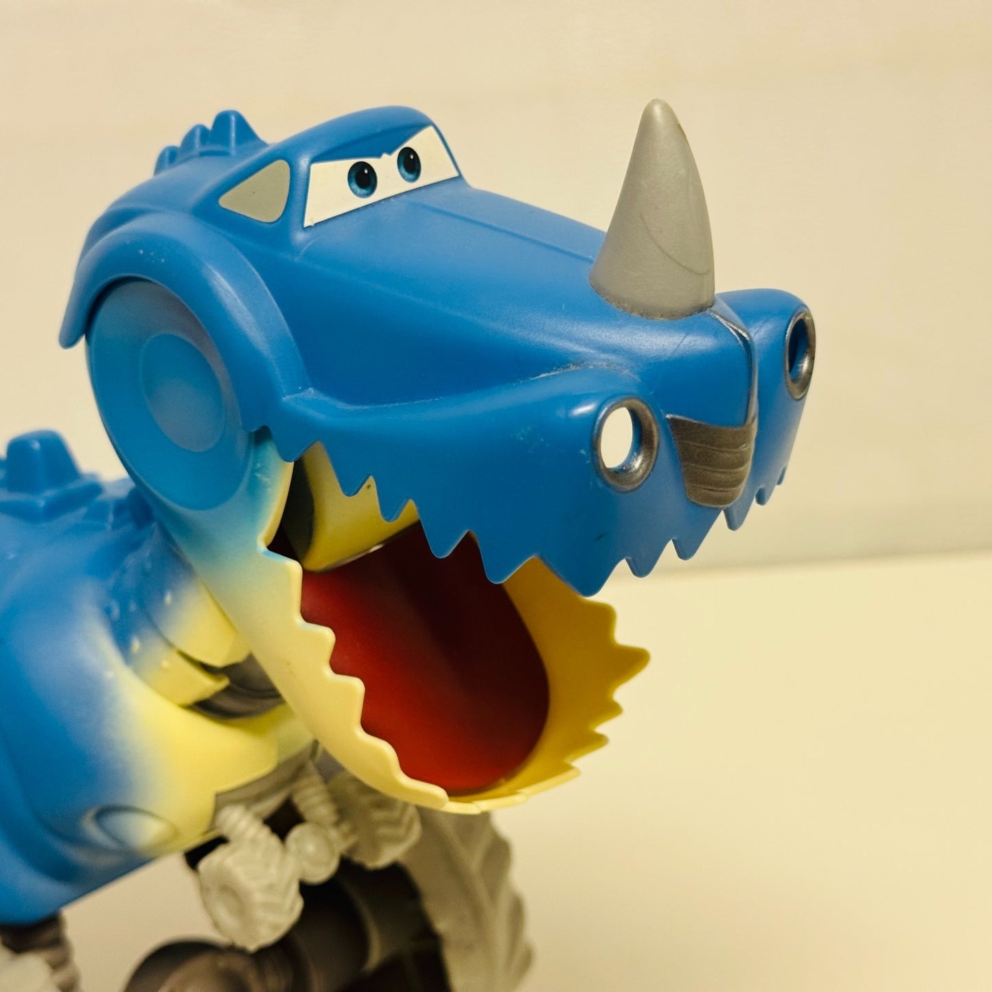 Disney Pixar Cars - ROLL-AND-CHOMP DINO T-REX On The Road  2022 - 1:55 Scale