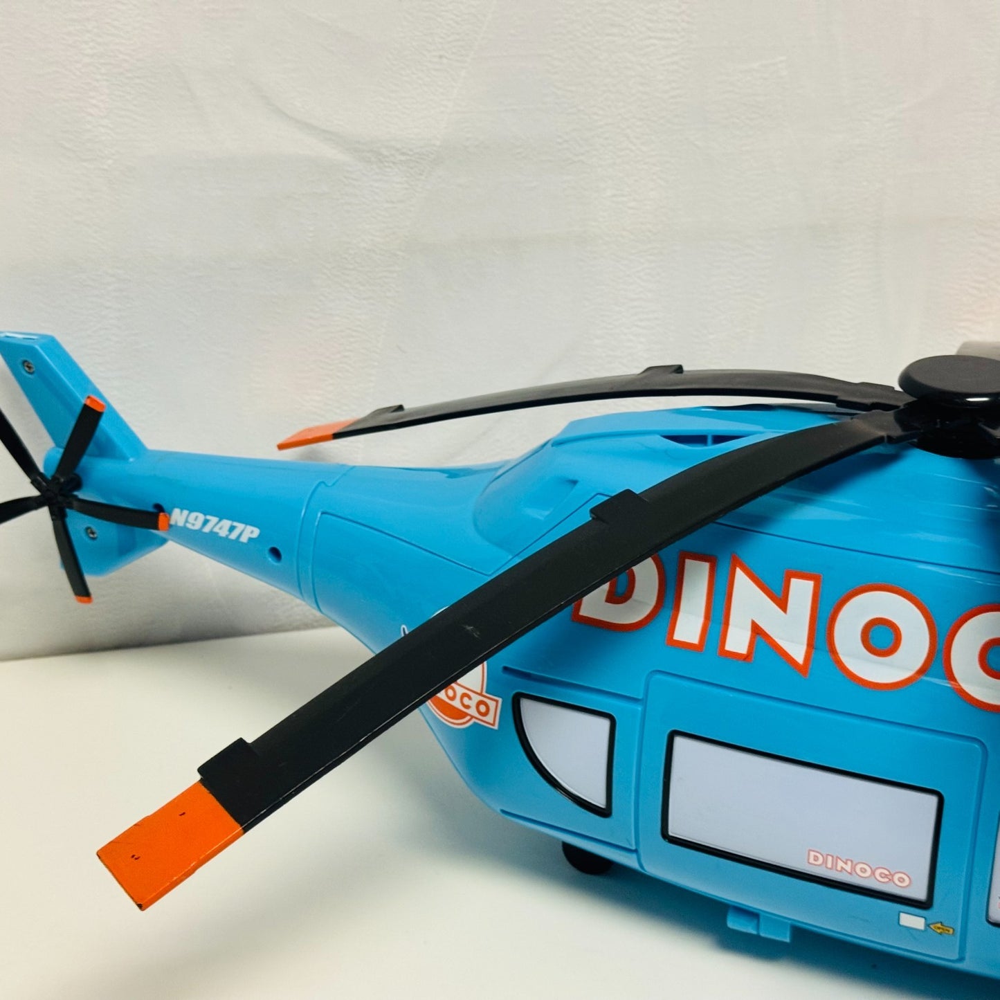 Disney Pixar Cars - LARGE DINOCO HELICOPTER 22" CARRY CASE *NO FIN* Disney Store