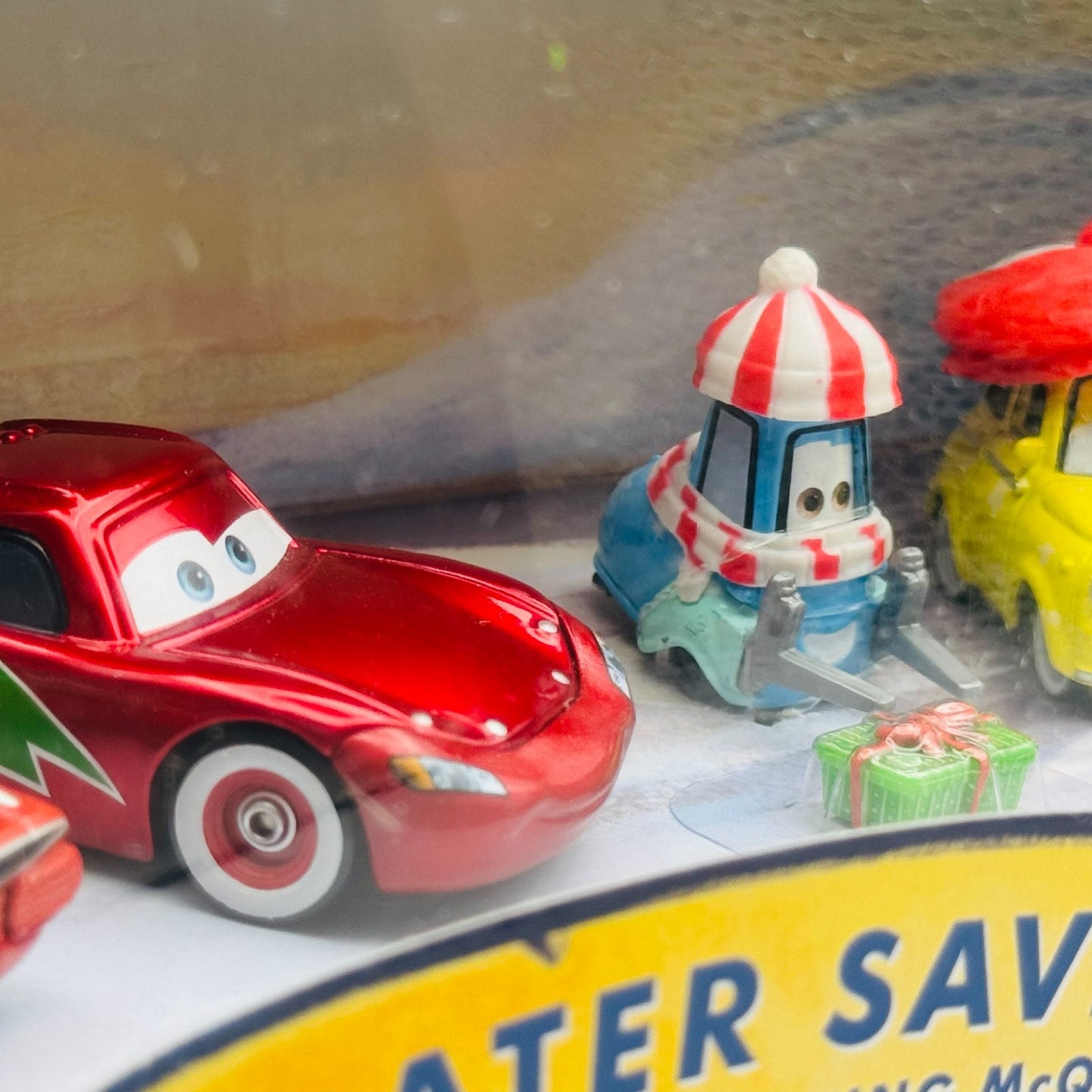 Disney Pixar Cars - MATER SAVES CHRISTMAS 5-PK FILLMORE LUIGI GUIDO 1:55 Diecast