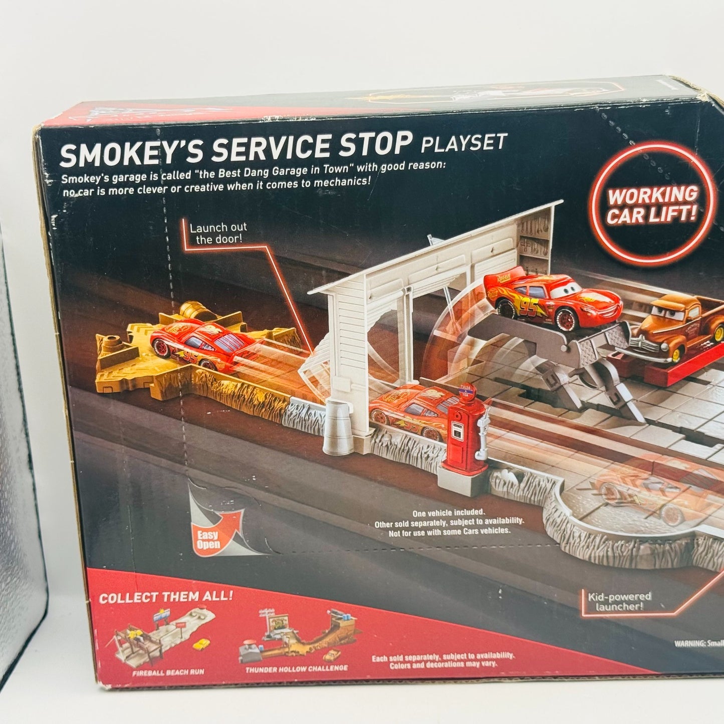 Disney Pixar Cars - SMOKEY'S SERVICE STOP THOMASVILLE PLAYSET Cars 3 1:55 Scale