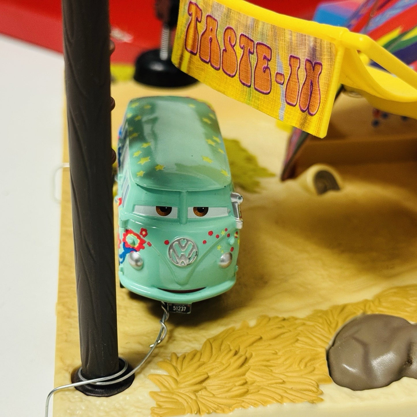 Disney Pixar Cars PRECISION SERIES FILLMORE'S TASTE-IN Light Up - 1:55 Diecast