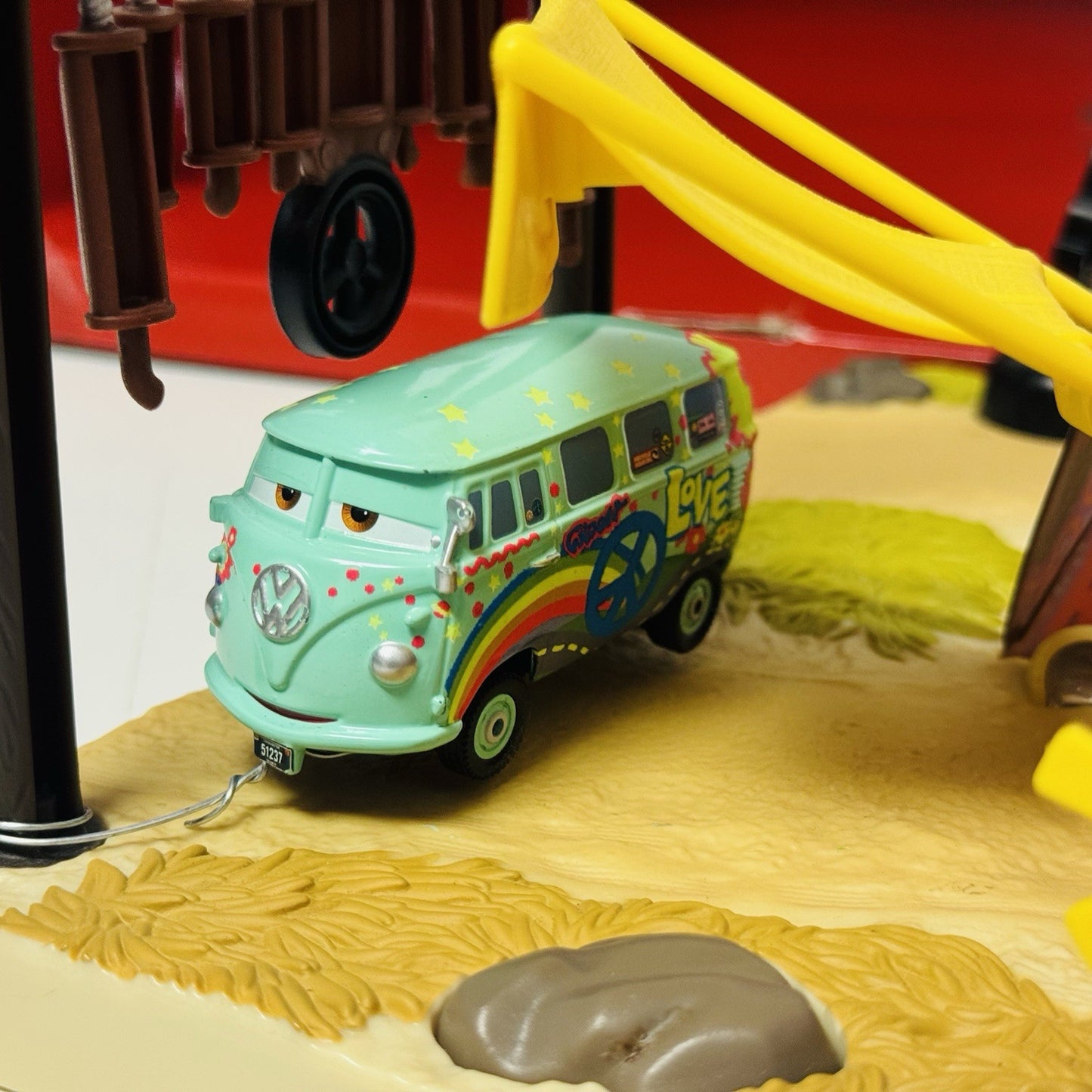 Disney Pixar Cars PRECISION SERIES FILLMORE'S TASTE-IN Light Up - 1:55 Diecast