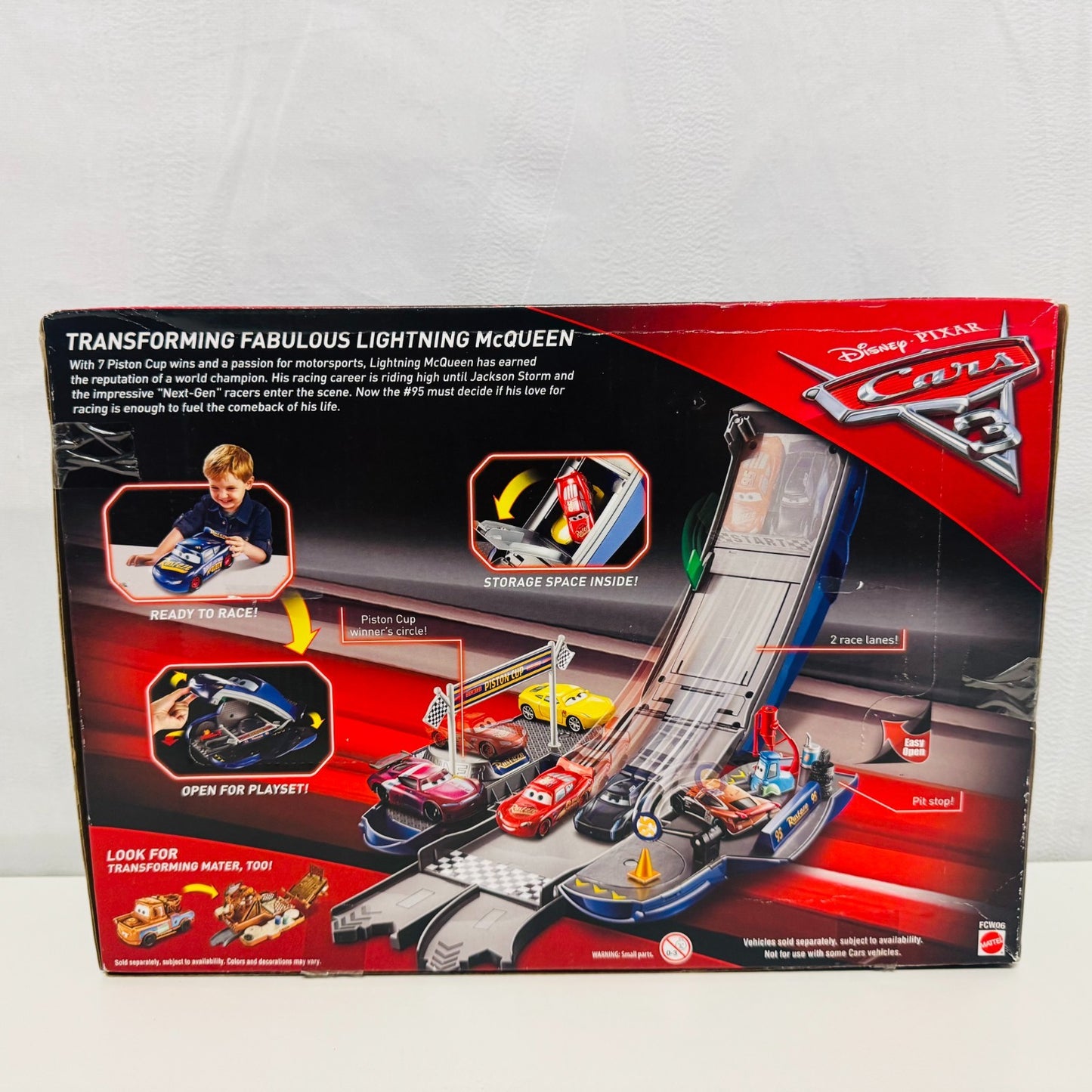 Disney Pixar Cars - TRANSFORMING FABULOUS LIGHTNING MCQUEEN PLAYSET - 1:55 Scale