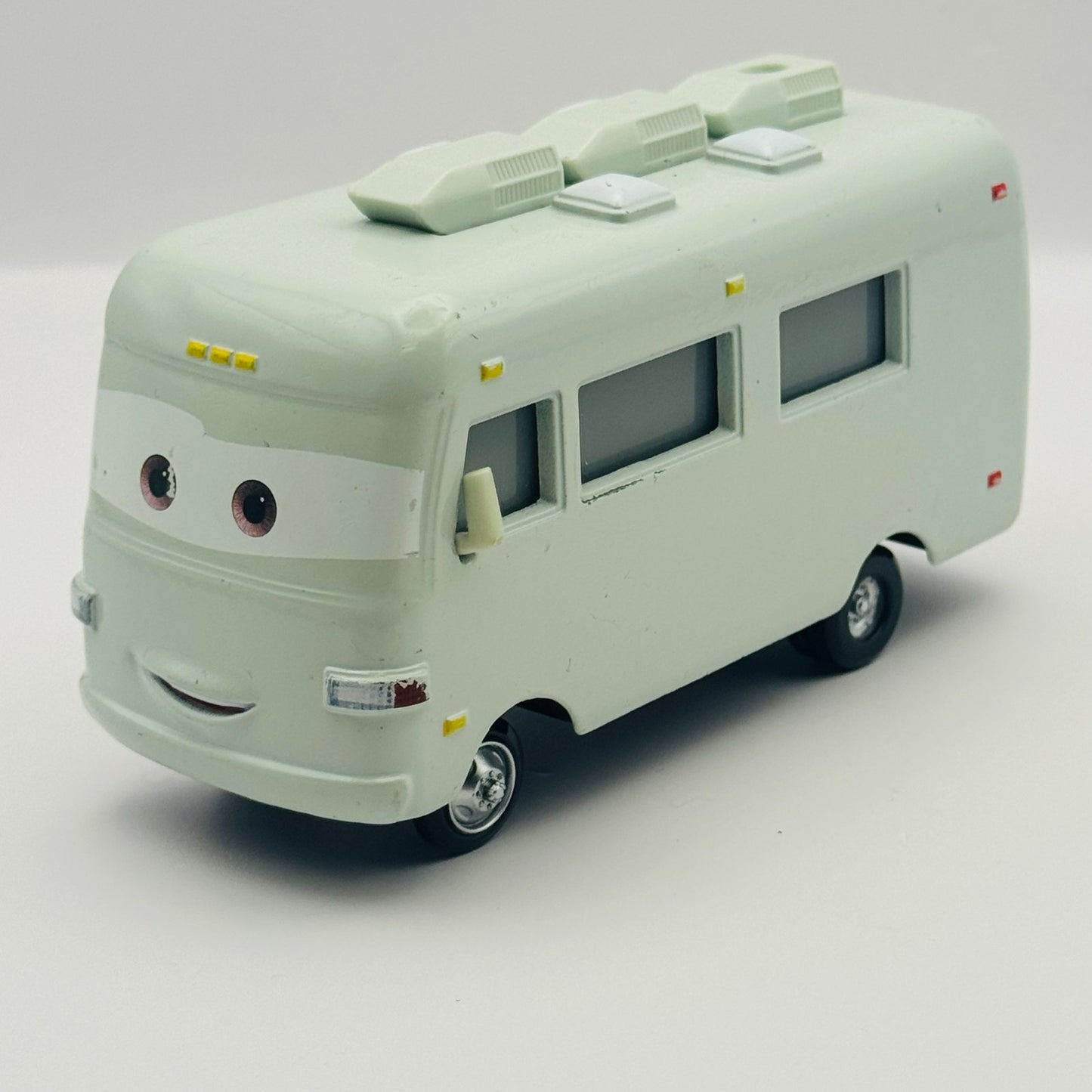 Disney Pixar Cars - BUD RV SUPER CHASE Deluxe 2016 - 1:55 Diecast