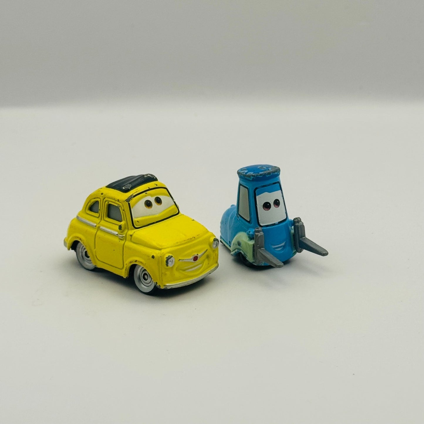 Disney Pixar Cars - LUIGI & GUIDO 2018 - 1:55 Diecast