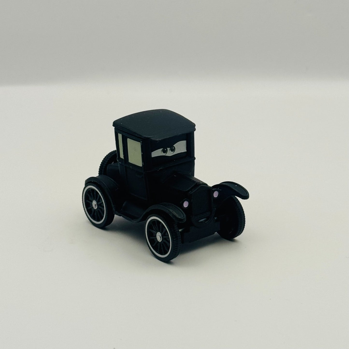 Disney Pixar Cars - LIZZIE [Ford Model T] Radiator Springs 2014 - 1:55 Diecast