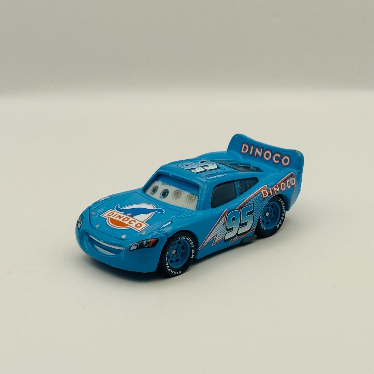 Disney Pixar Cars - LENTICULAR DINOCO MCQUEEN Eyes Change 2010 - 1:55 Diecast