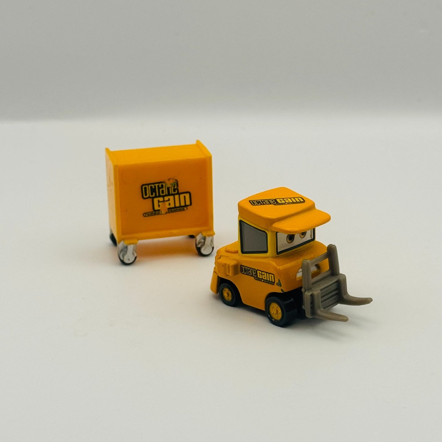 Disney Pixar Cars DUDLEY SPARE OCTANE GAIN PITTY World of Cars 2008 1:55 Diecast