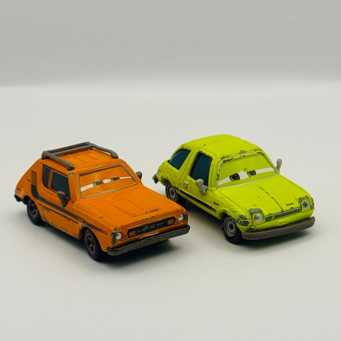 Disney Pixar Cars - GREM & ACER IN TROUBLE Ye Left Turn Inn 2015- 1:55 Diecast