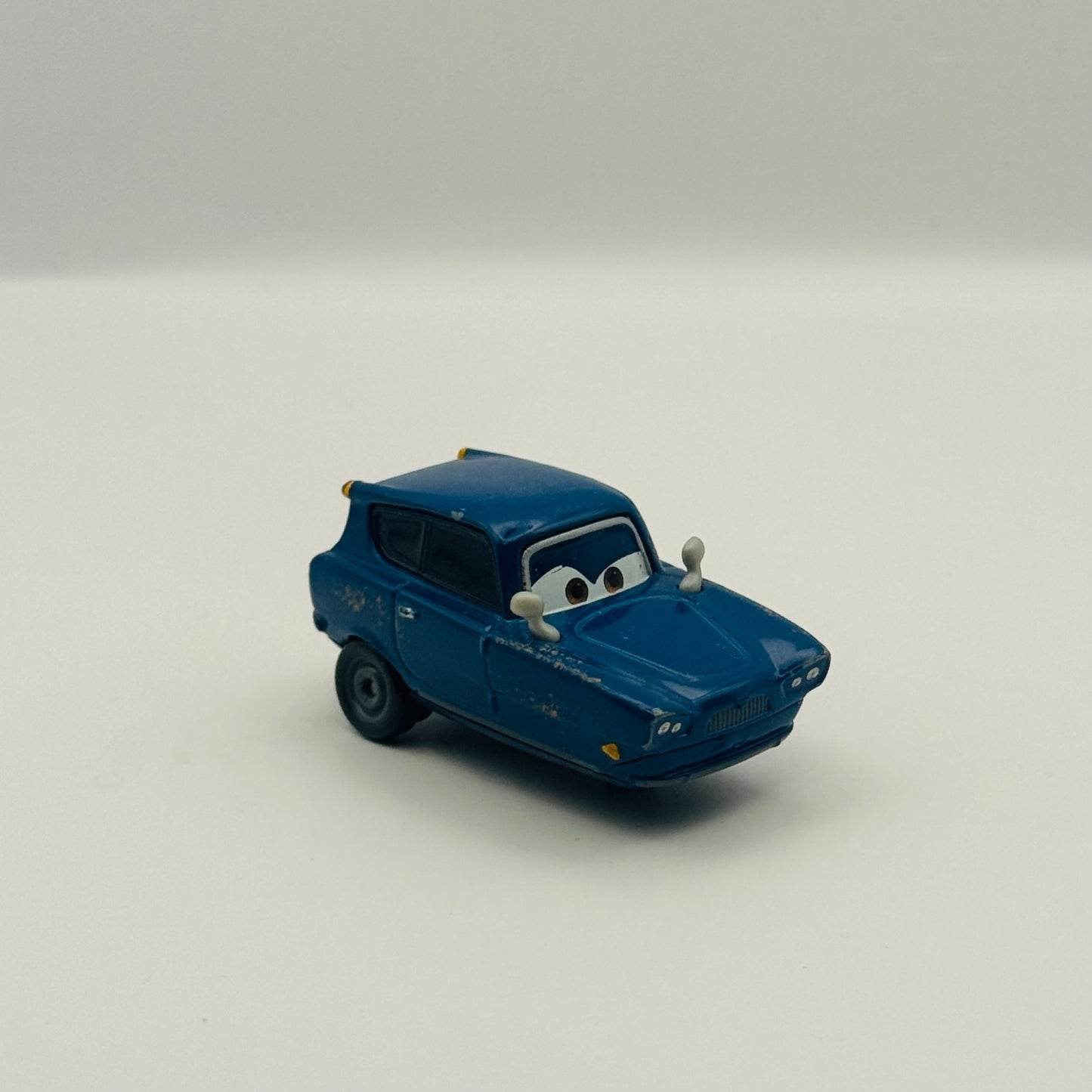 Disney Pixar Cars - TOMBER Cars 2 2011 - 1:55 Diecast