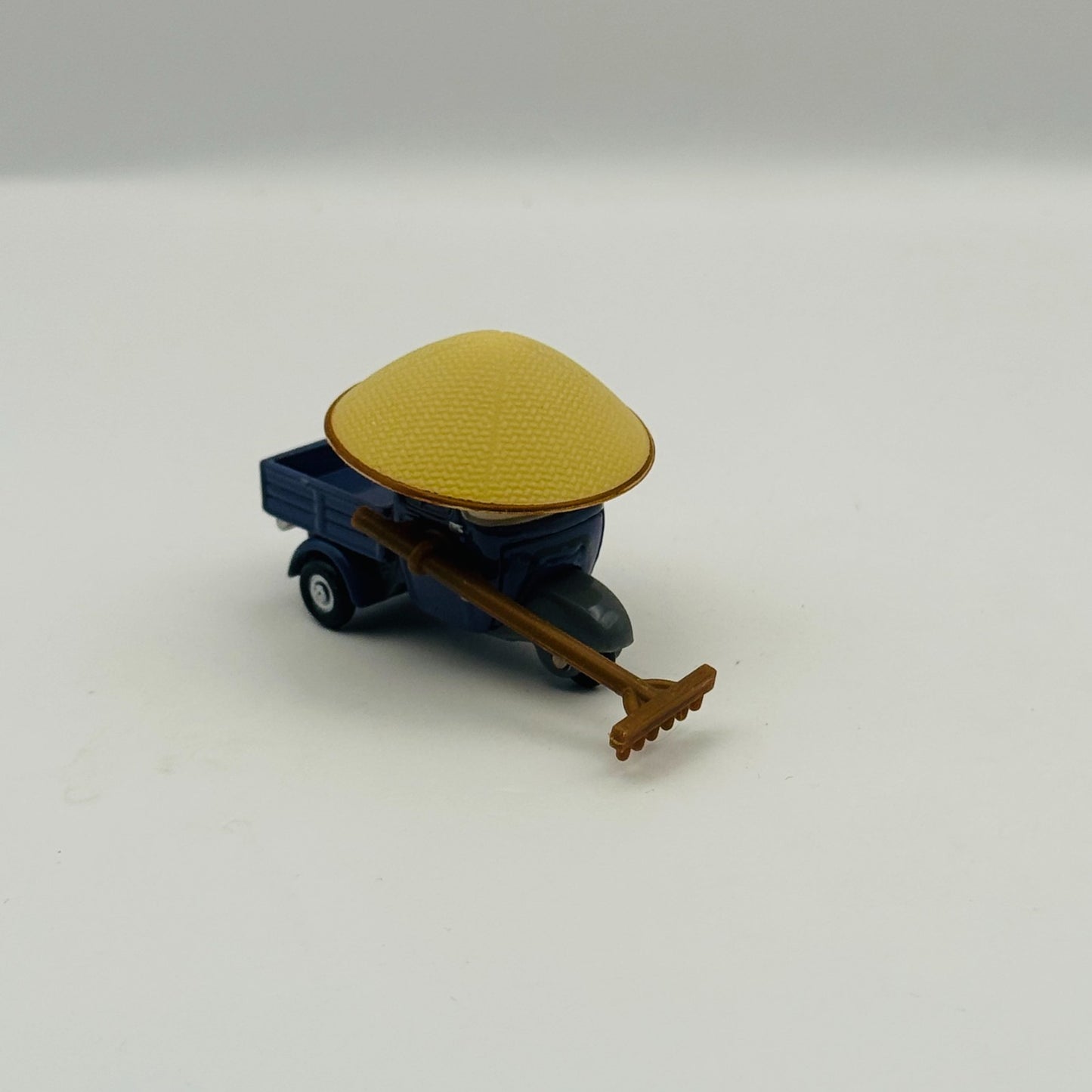 Disney Pixar Cars - ZEN MASTER PITTY WITH MUSTACHE Cars 2 2011 - 1:55 Diecast