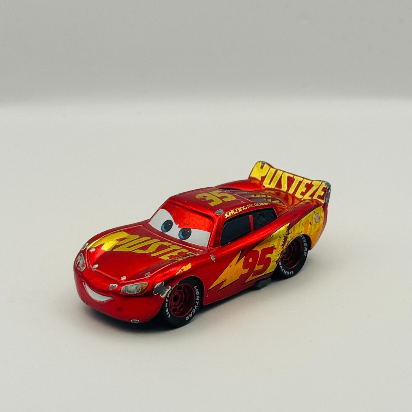 Disney Pixar Cars - RUST-EZE RACING CENTER MCQUEEN RRC Bent Wheel - 1:55 Diecast