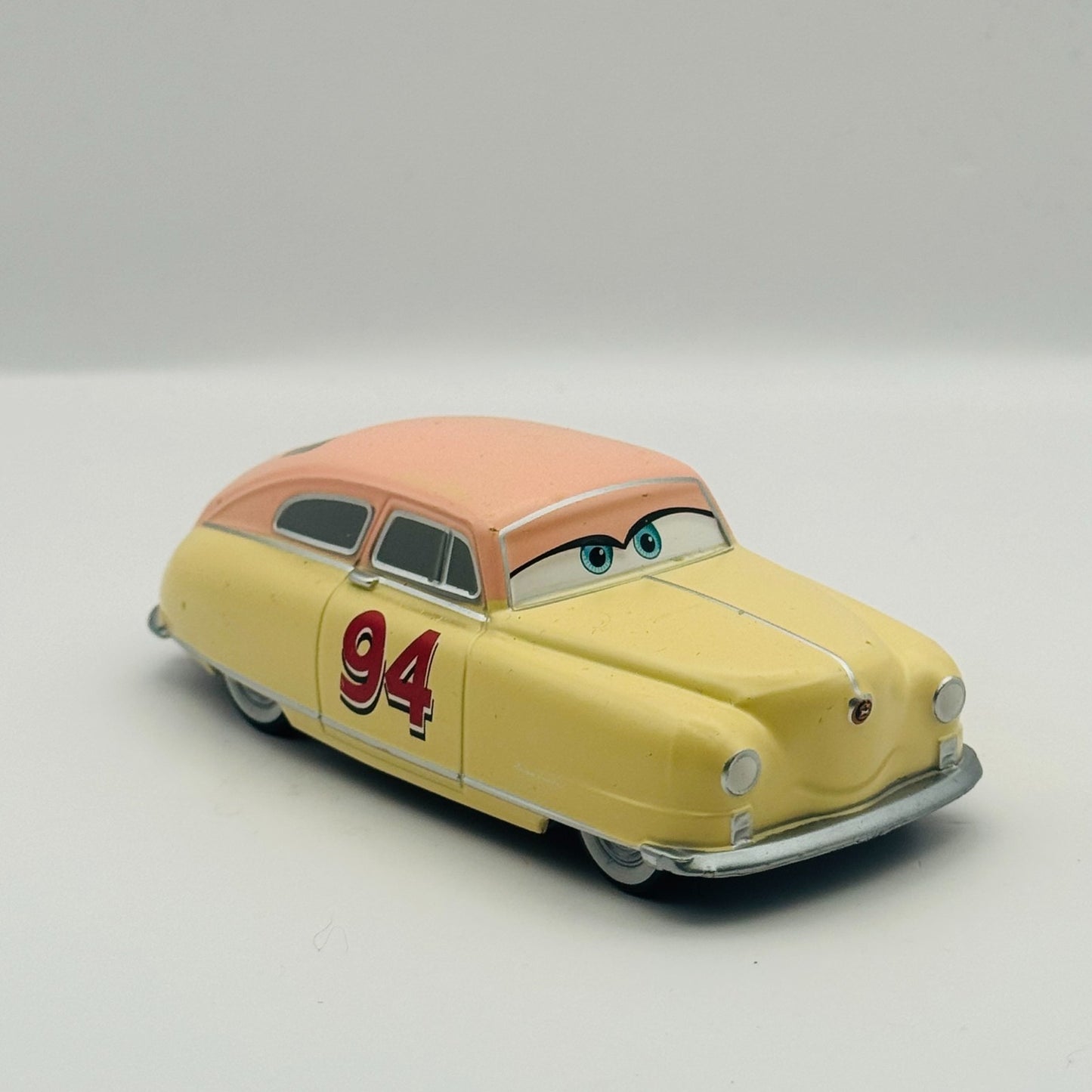Disney Pixar Cars - LOUISE NASH Thomasville Disney Store - 1:43 Diecast