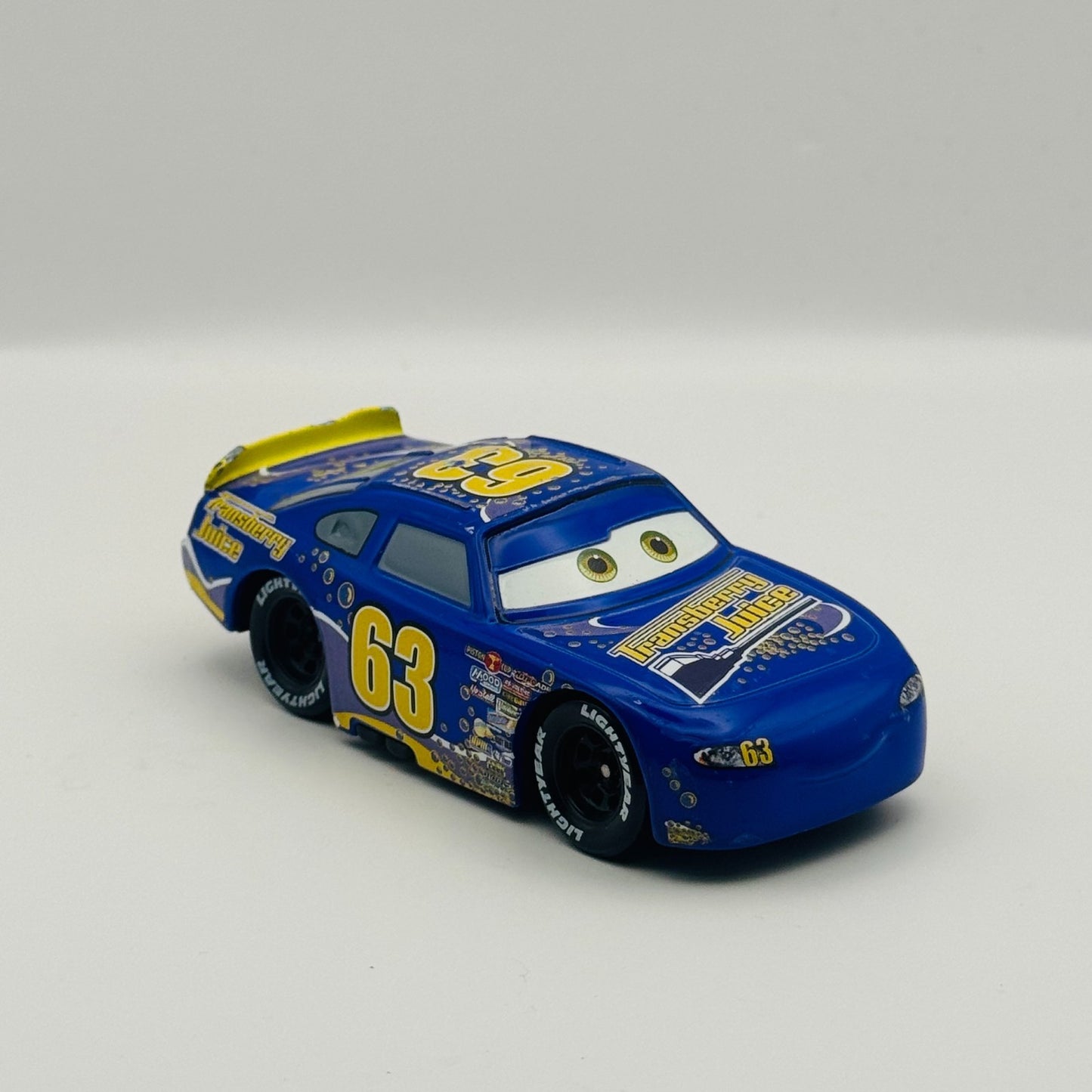 Disney Pixar Cars - TRANSBERRY JUICE LEE REVKINS Disney Store - 1:43 Diecast