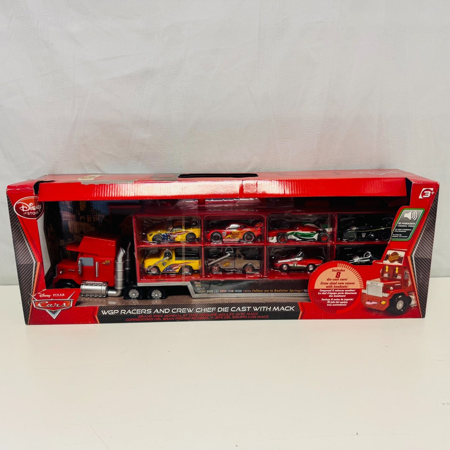 Disney Pixar Cars - GIANT MACK WGP RACERS CREW CHIEF Disney Store - 1:43 Diecast