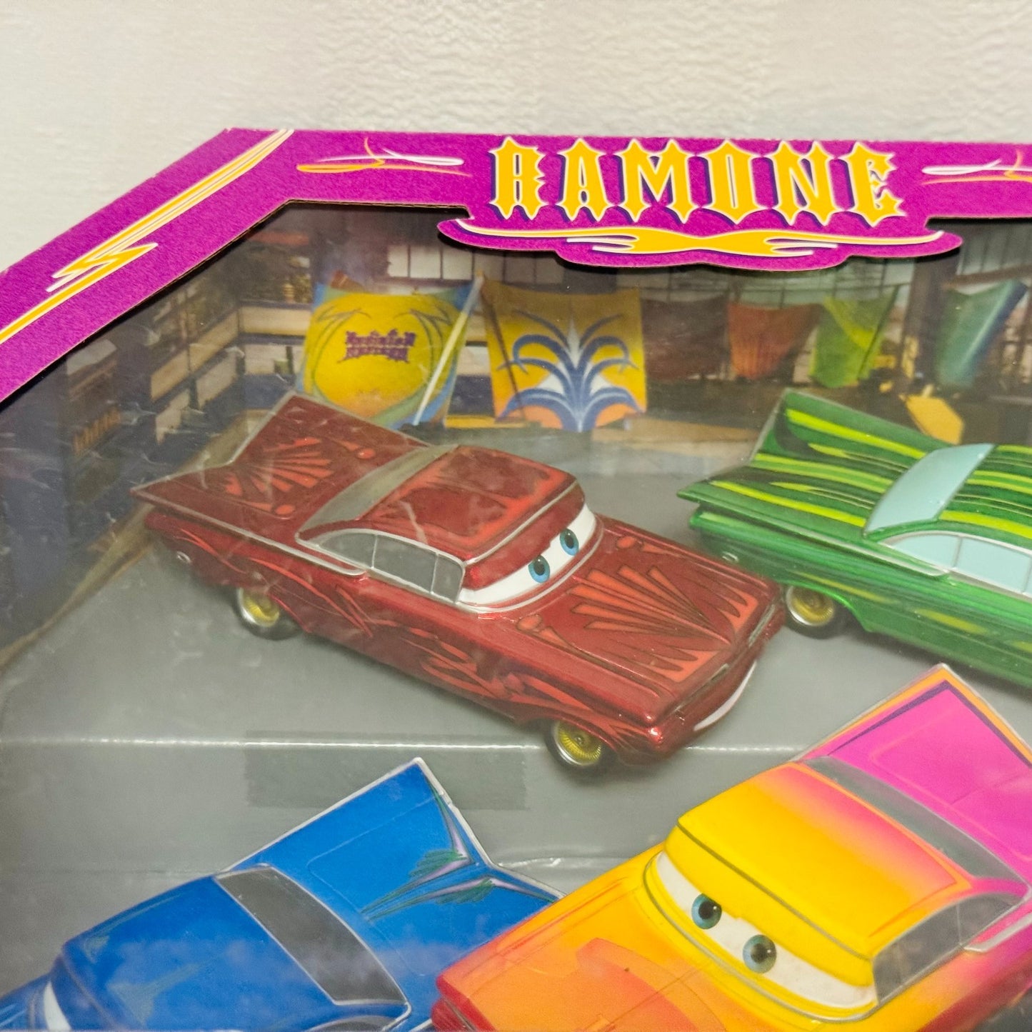 Disney Pixar Cars - RAMONE-O-RAMA EXCLUSIVE RAMONE Disney Store - 1:43 Diecast