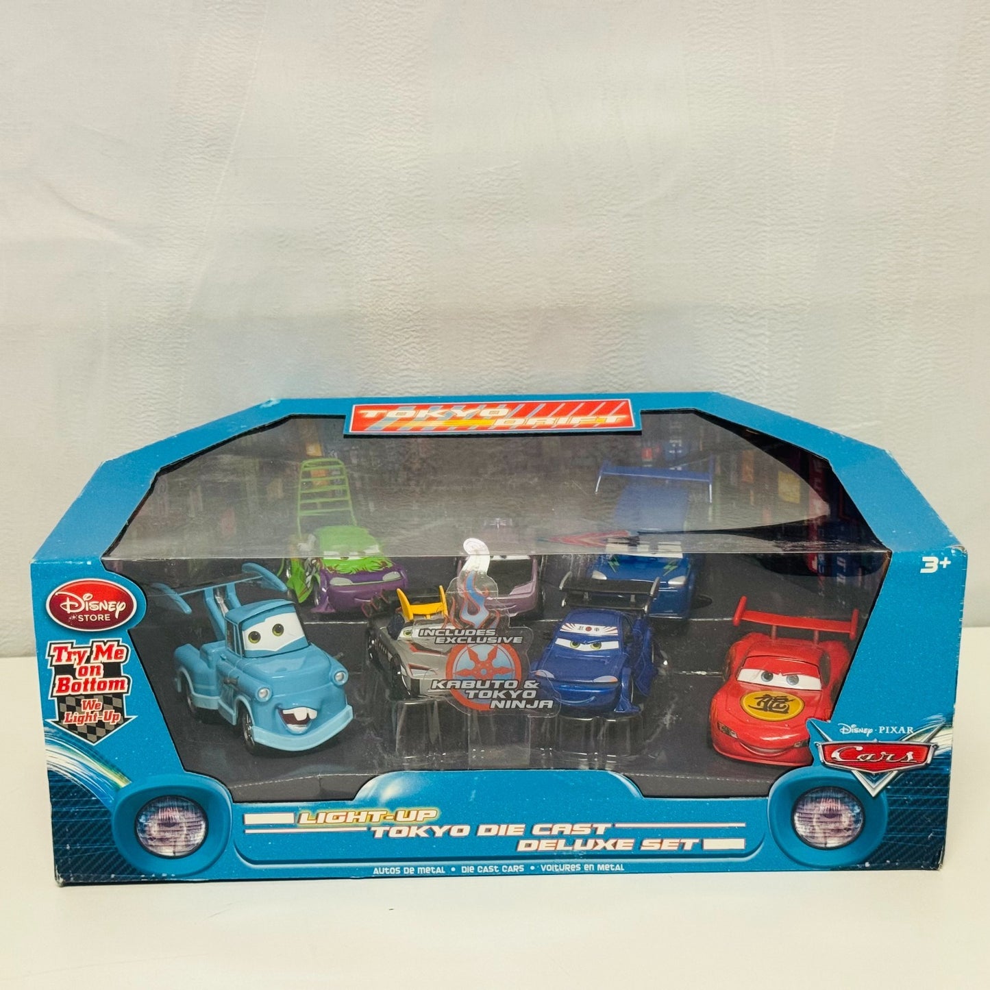 Disney Pixar Cars - LIGHT-UP TOKYO MATER DELUXE SET Disney Store - 1:43 Diecast