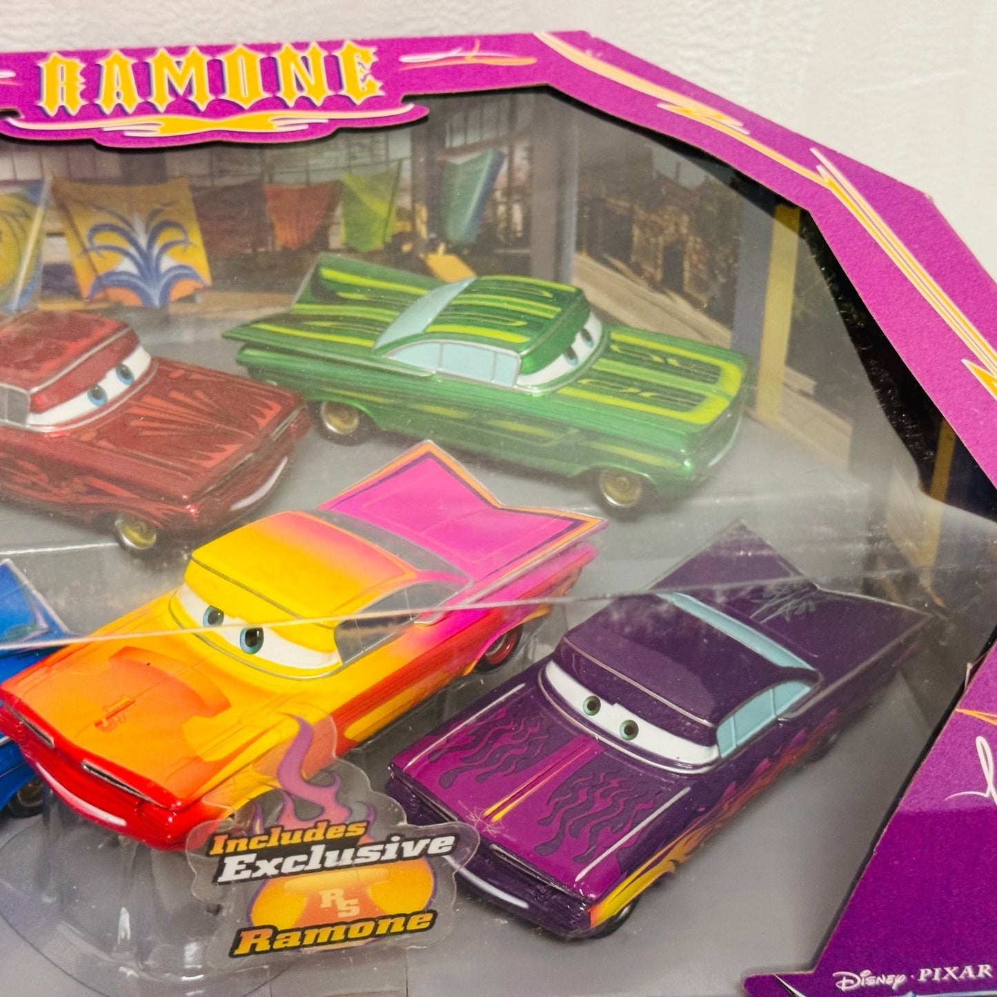 Disney Pixar Cars - RAMONE-O-RAMA EXCLUSIVE RAMONE Disney Store - 1:43 Diecast